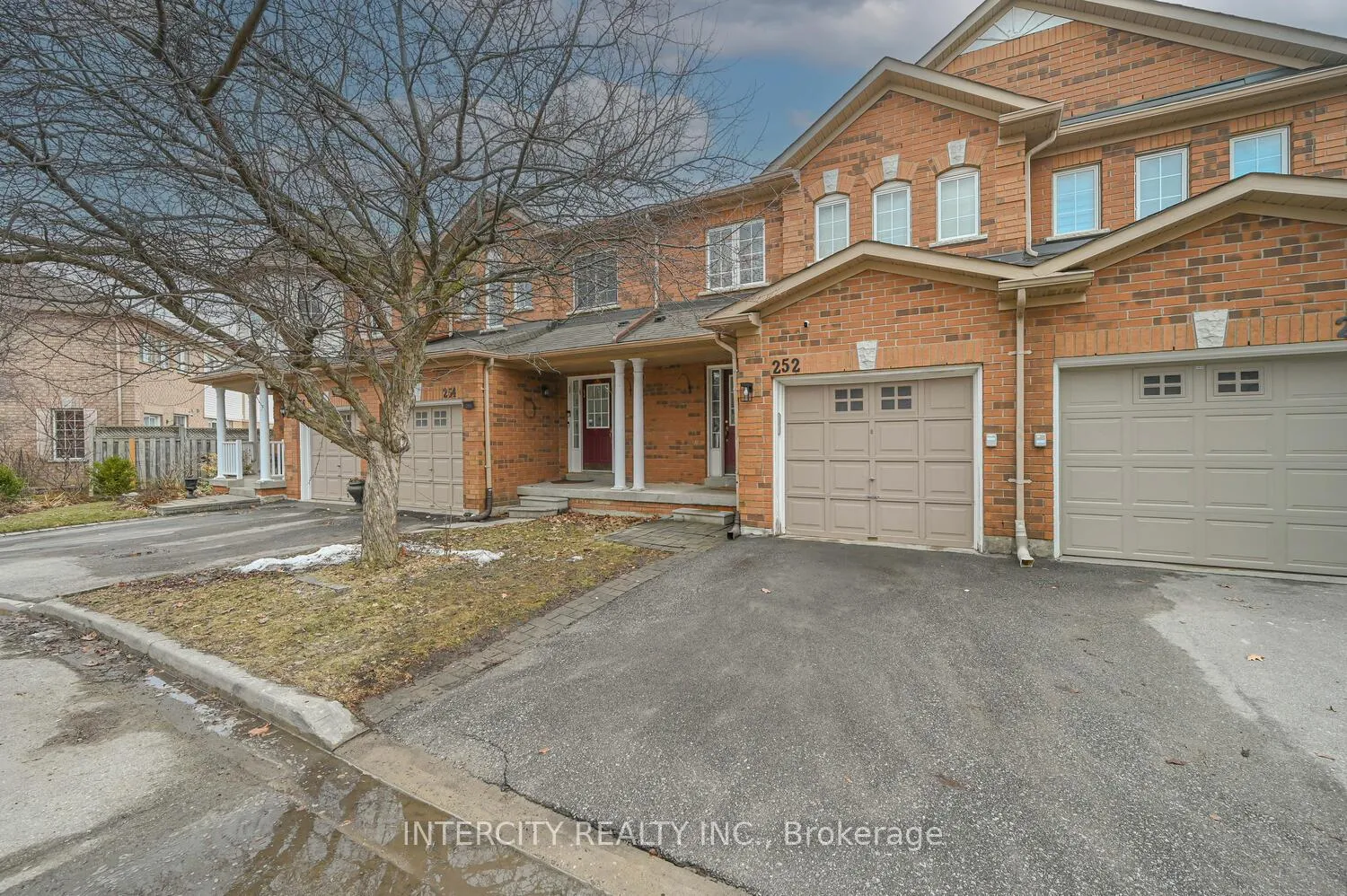 Photo 3 of Unit 252, 9800 Mclaughlin Road N, Brampton, Fletcher's Creek South — HOMEH