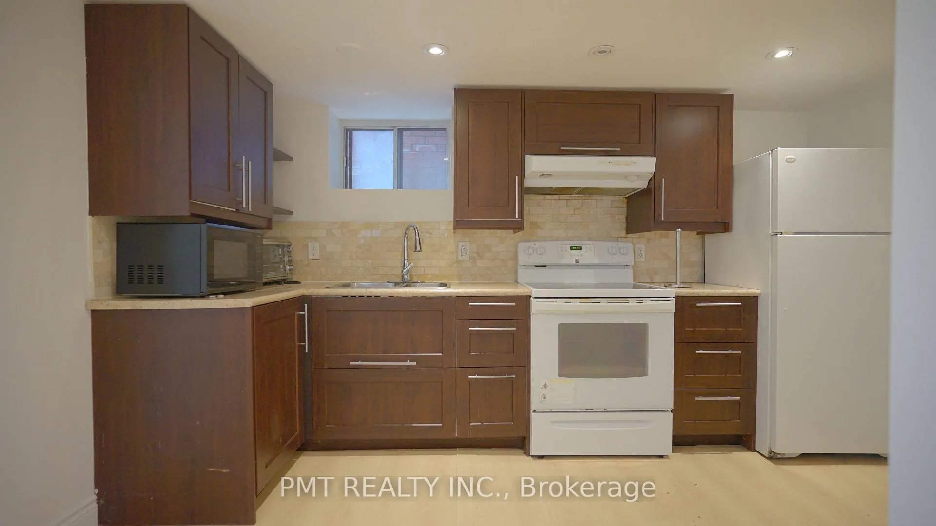 Photo 4 of Unit Bsmt, 7 Harvard Avenue, Toronto, Roncesvalles — HOMEH