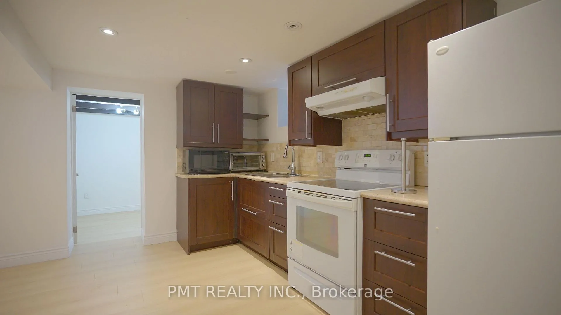 Photo 5 of Unit Bsmt, 7 Harvard Avenue, Toronto, Roncesvalles — HOMEH