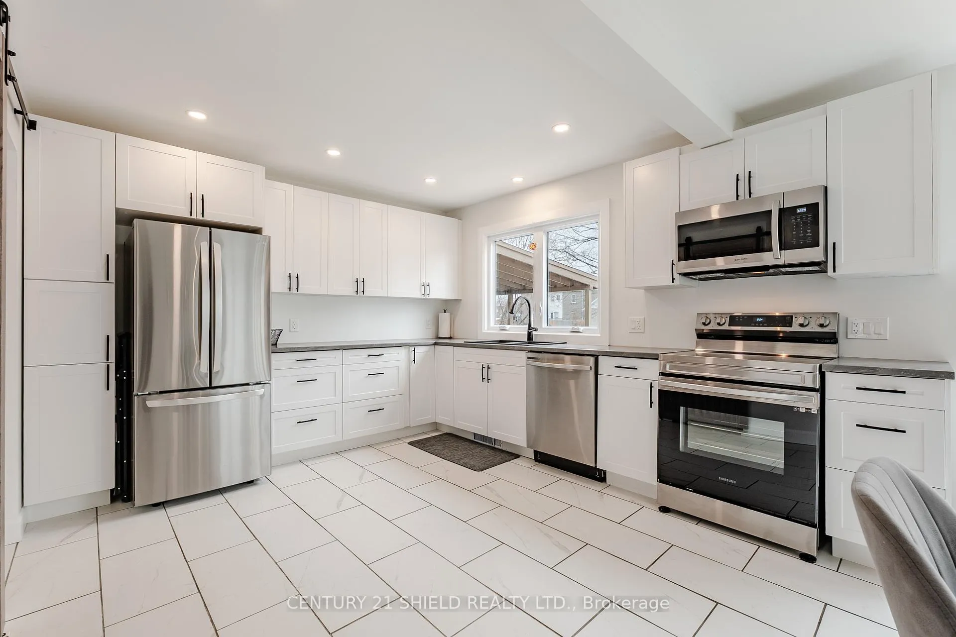 Photo 16 of 1012 Osborne Avenue, Cornwall — HOMEH