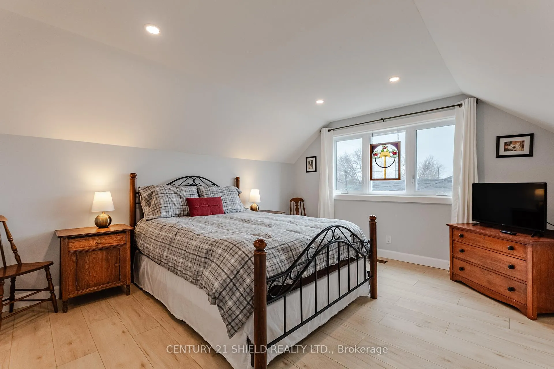Photo 33 of 1012 Osborne Avenue, Cornwall — HOMEH