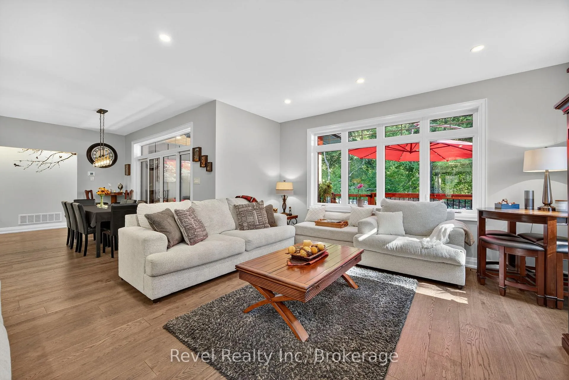 Photo 6 of 517 Silverbirch Drive, Tiny, Rural Tiny — HOMEH