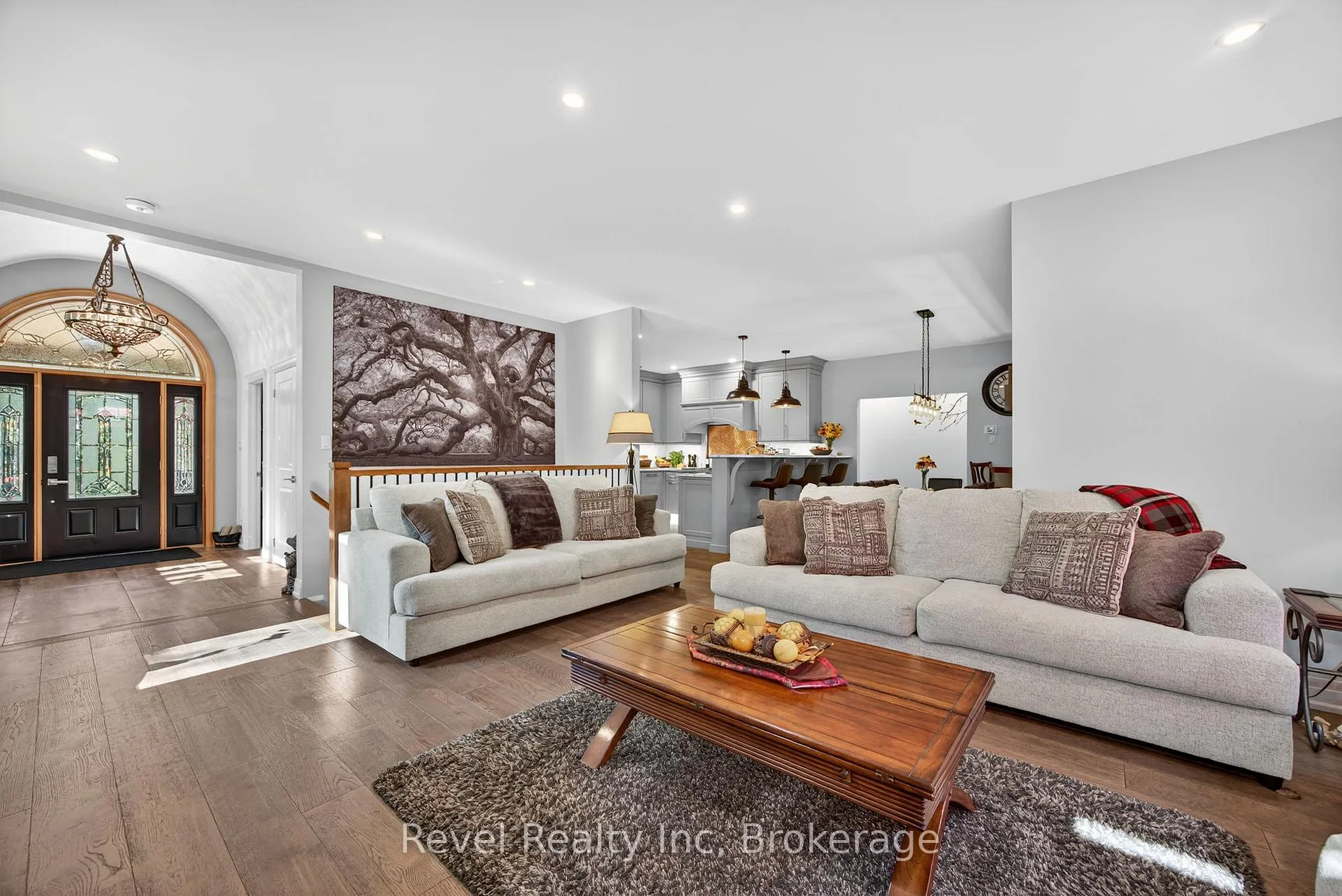 Photo 7 of 517 Silverbirch Drive, Tiny, Rural Tiny — HOMEH