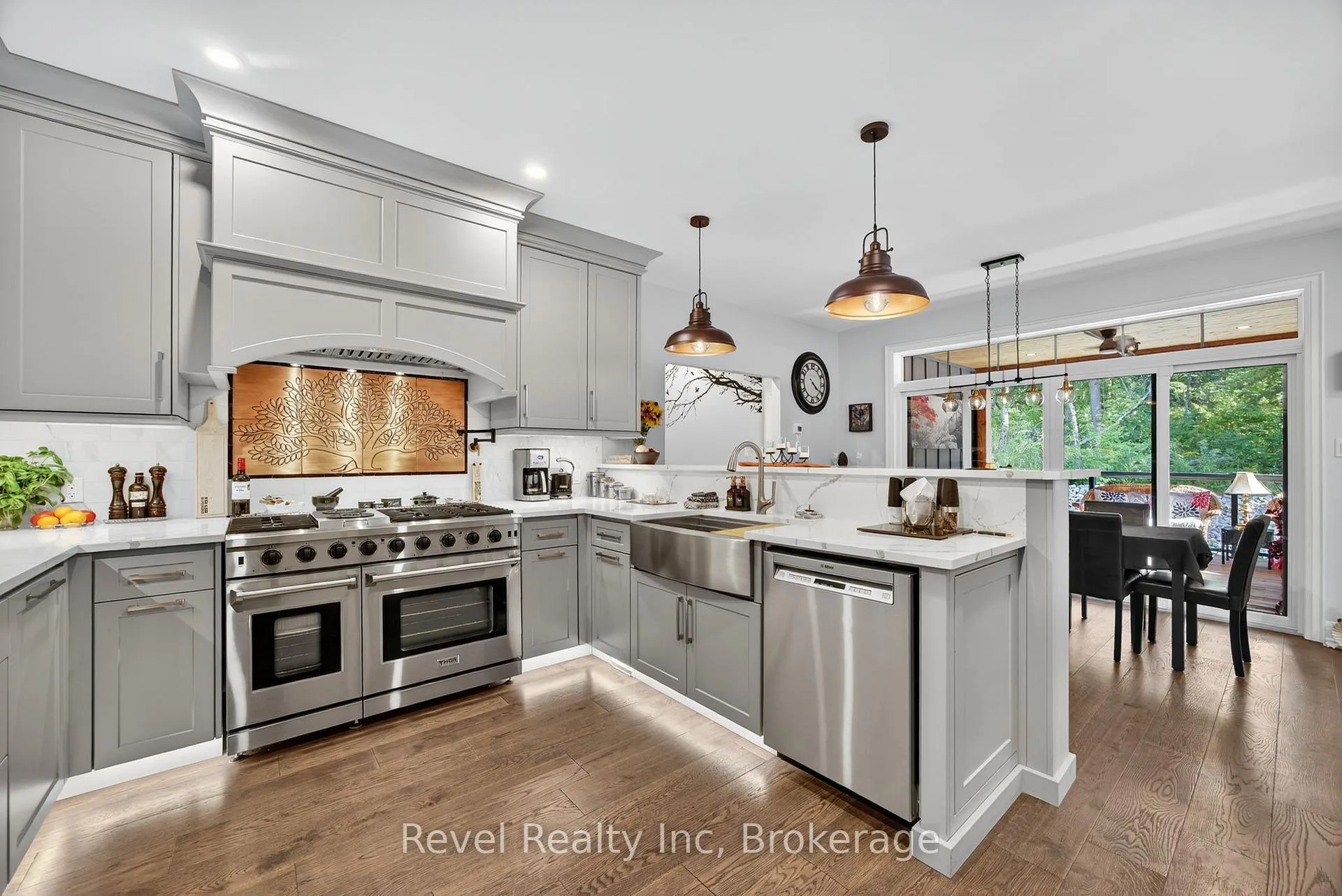 Photo 10 of 517 Silverbirch Drive, Tiny, Rural Tiny — HOMEH