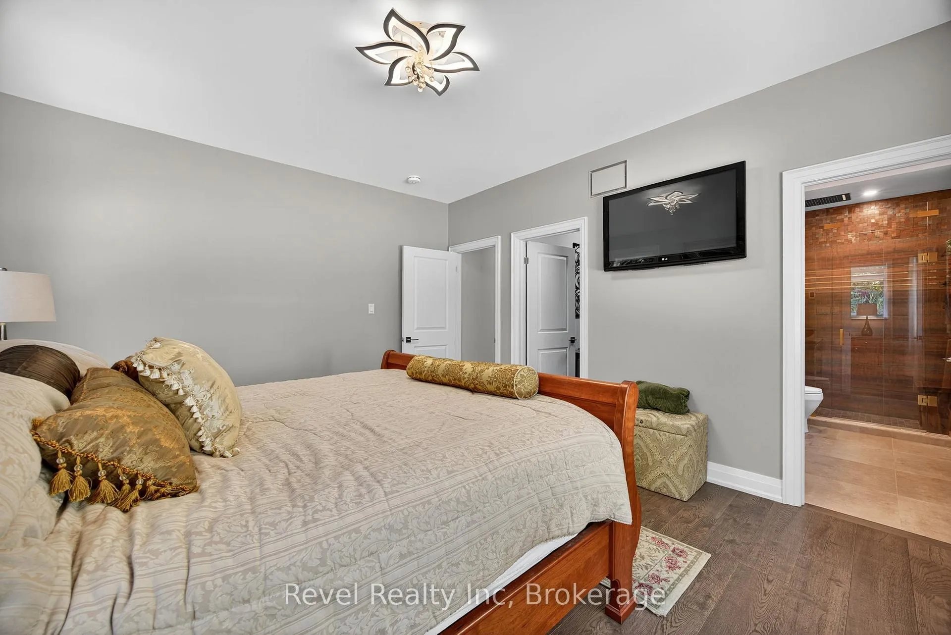 Photo 18 of 517 Silverbirch Drive, Tiny, Rural Tiny — HOMEH
