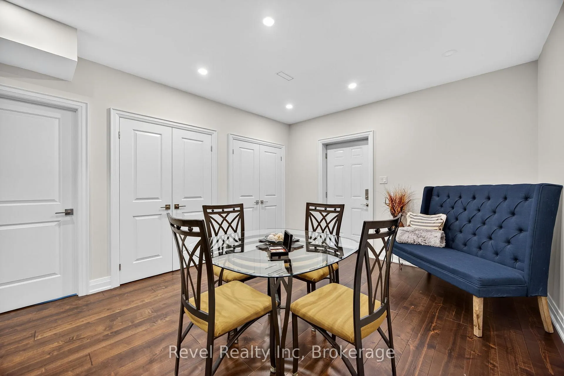 Photo 23 of 517 Silverbirch Drive, Tiny, Rural Tiny — HOMEH