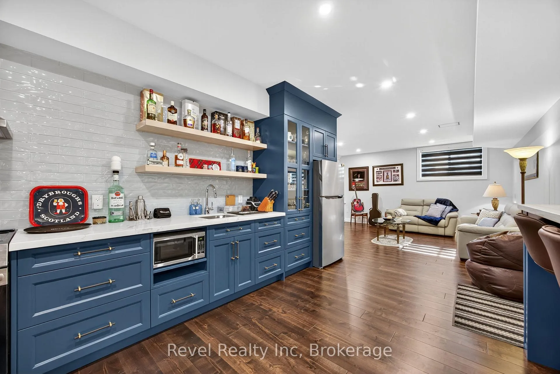 Photo 24 of 517 Silverbirch Drive, Tiny, Rural Tiny — HOMEH