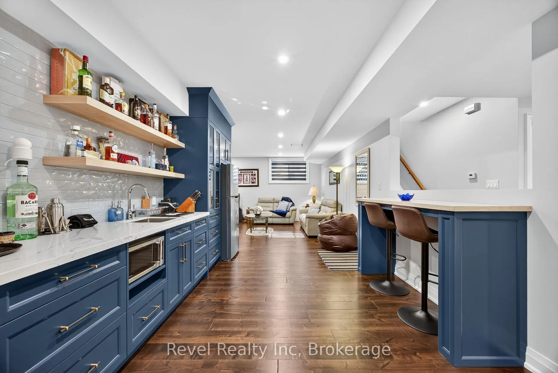 Photo 25 of 517 Silverbirch Drive, Tiny, Rural Tiny — HOMEH