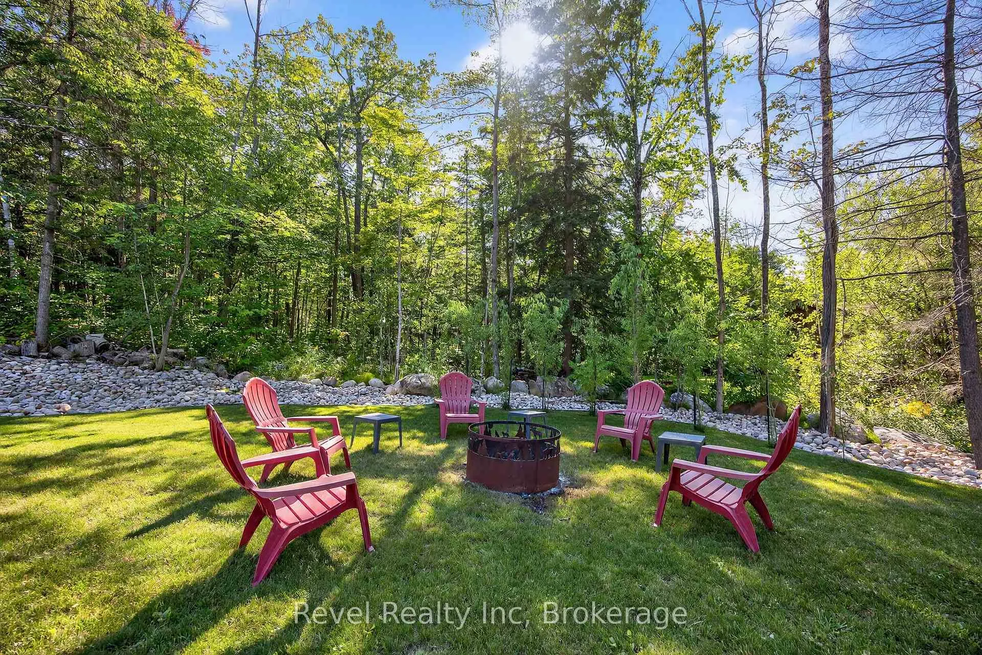 Photo 38 of 517 Silverbirch Drive, Tiny, Rural Tiny — HOMEH