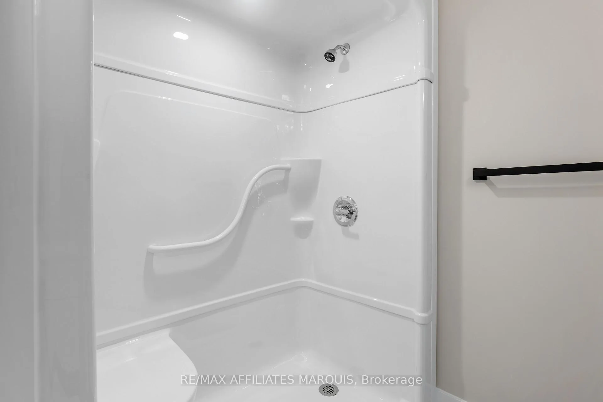 Photo 19 of 51 Ferrara Drive, Smiths Falls — HOMEH