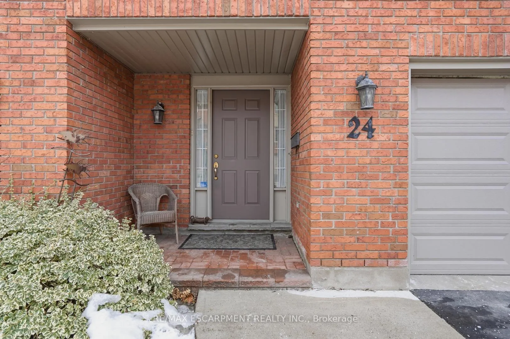 Photo 3 of Unit 24, 30 Osler Drive, Hamilton, Dundas — HOMEH
