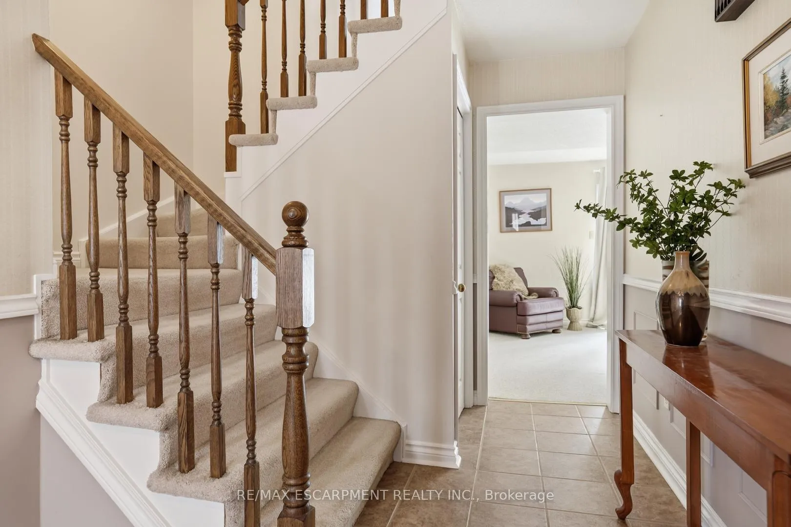 Photo 5 of Unit 24, 30 Osler Drive, Hamilton, Dundas — HOMEH