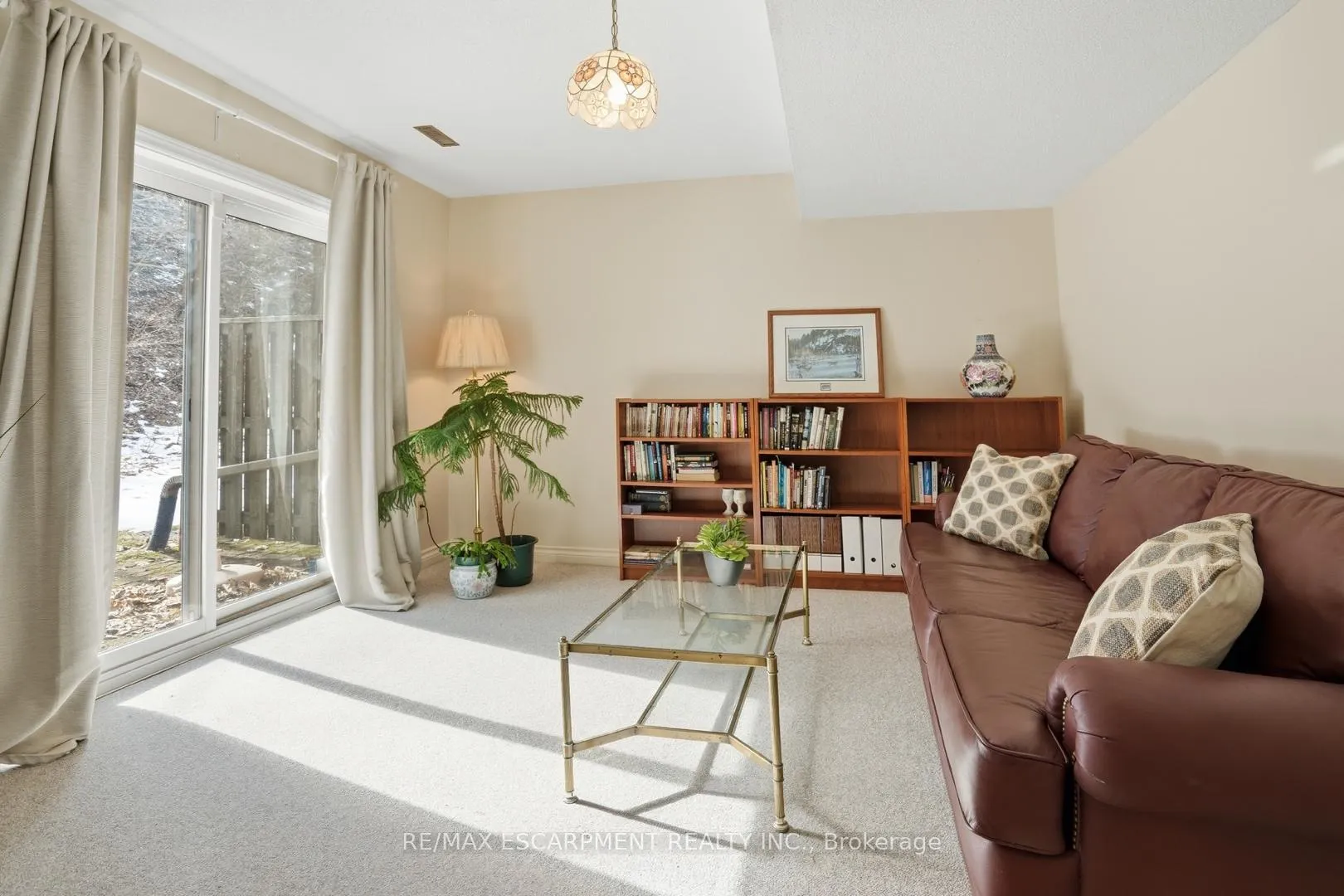 Photo 7 of Unit 24, 30 Osler Drive, Hamilton, Dundas — HOMEH