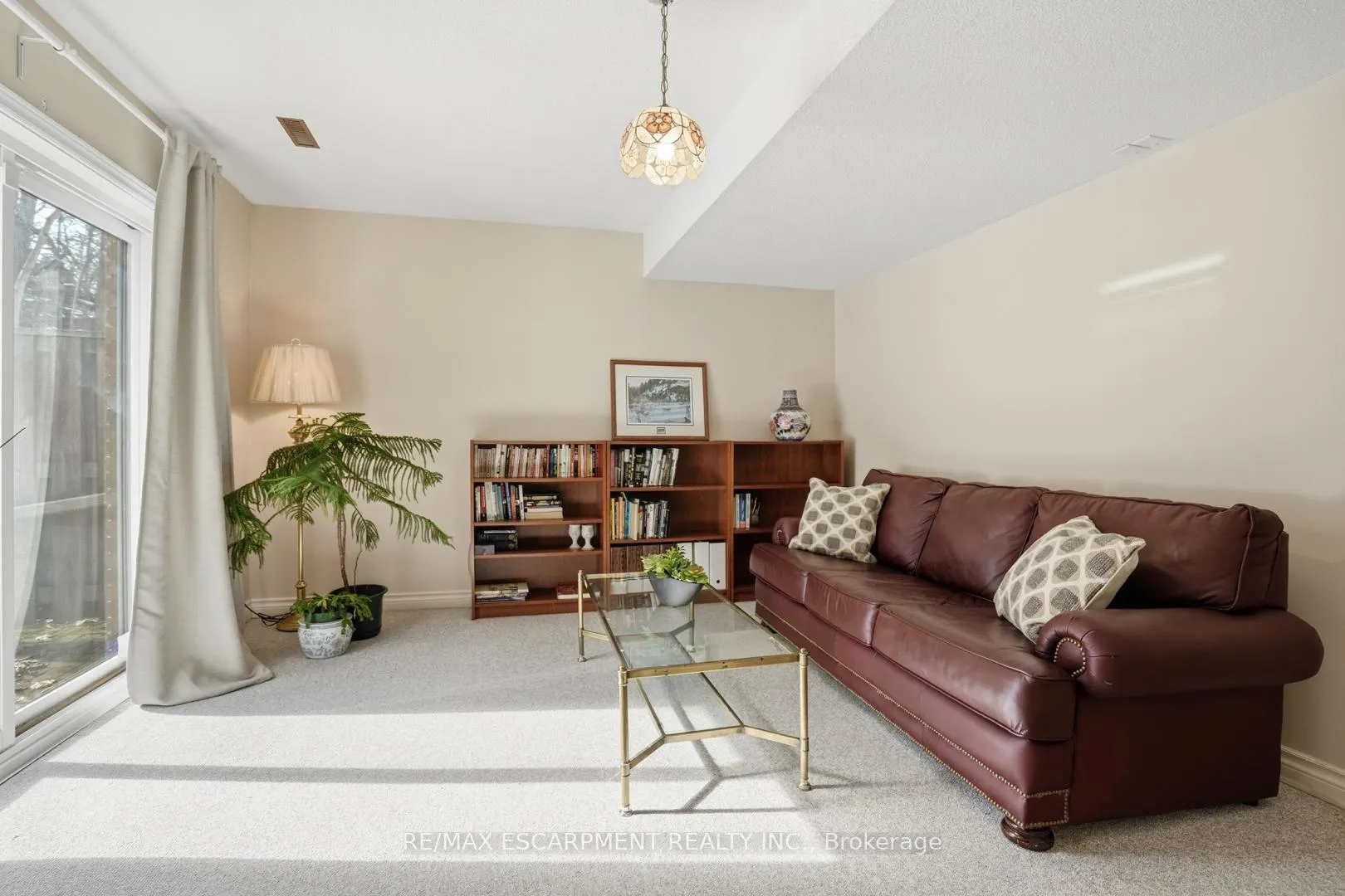 Photo 8 of Unit 24, 30 Osler Drive, Hamilton, Dundas — HOMEH