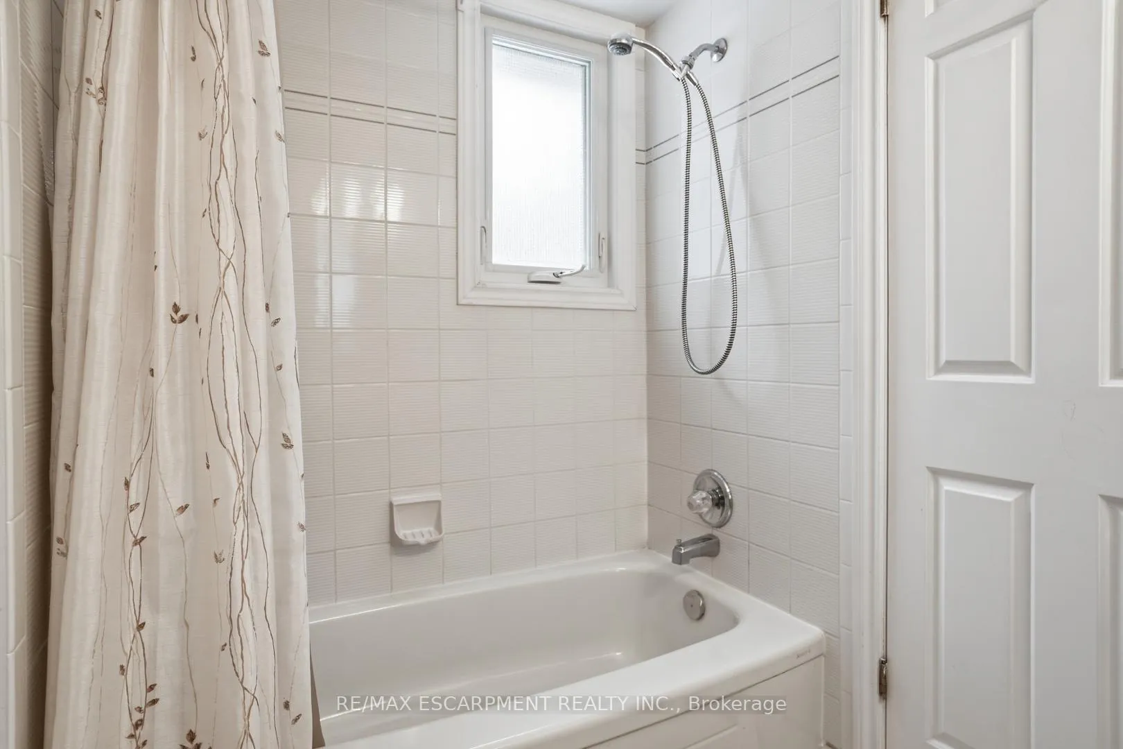 Photo 25 of Unit 24, 30 Osler Drive, Hamilton, Dundas — HOMEH