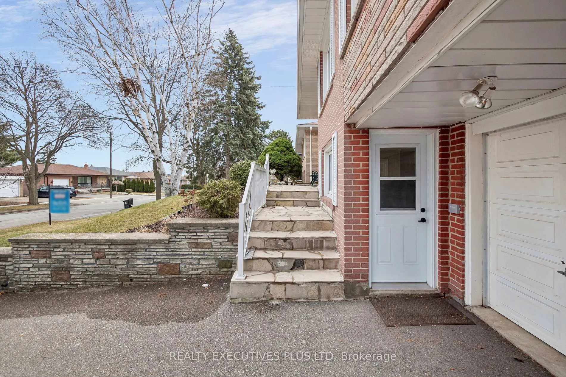 Photo 2 of 42 Bankfield Drive, Etobicoke, Thistletown-Beaumonde Heights — HOMEH