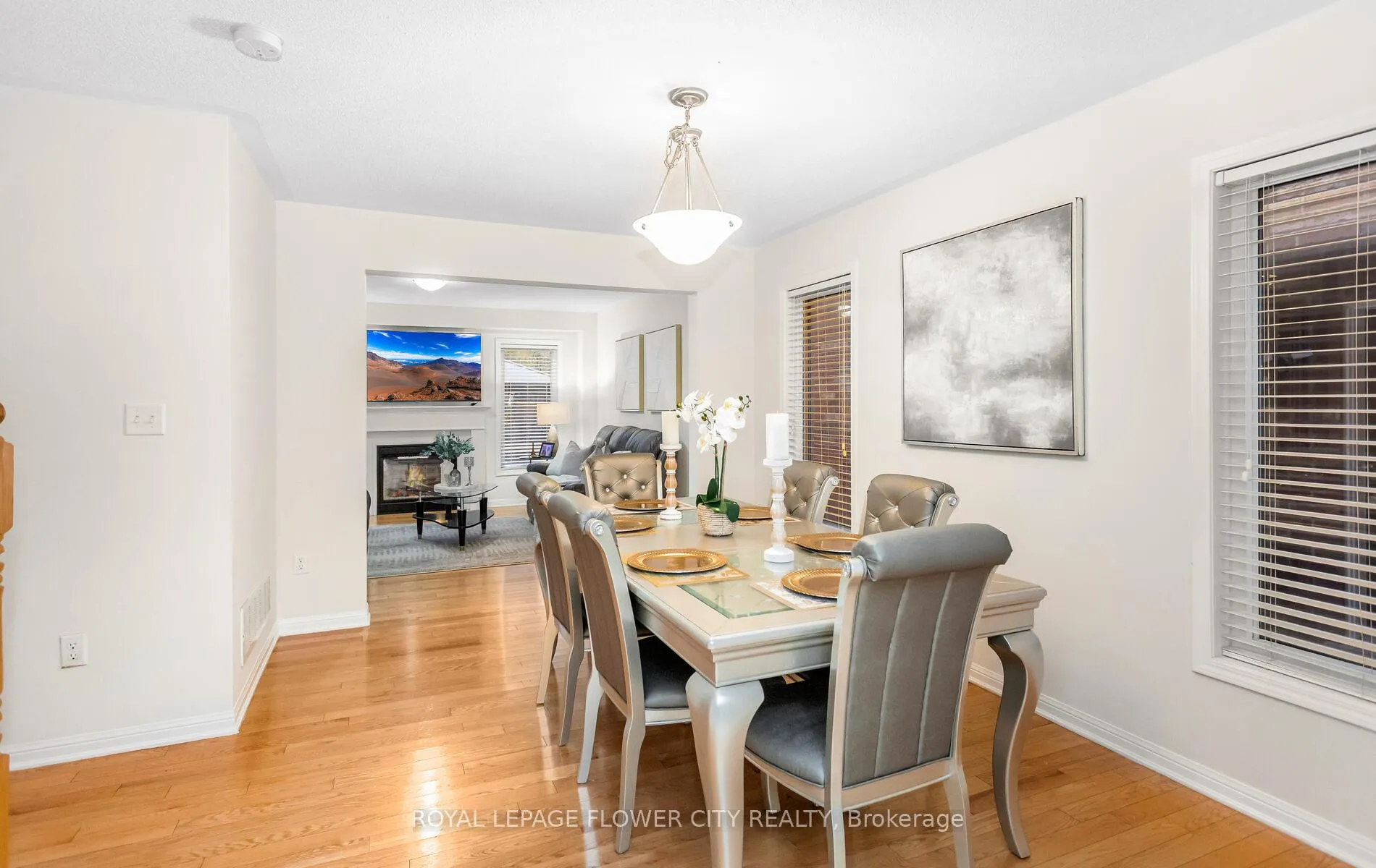 Photo 4 of 47 Haverty Trail, Brampton, Northwest Brampton — HOMEH