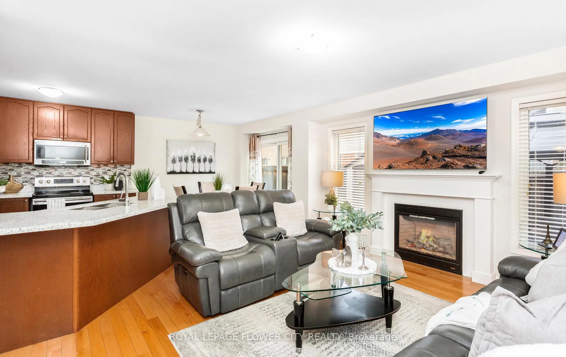 Photo 10 of 47 Haverty Trail, Brampton, Northwest Brampton — HOMEH