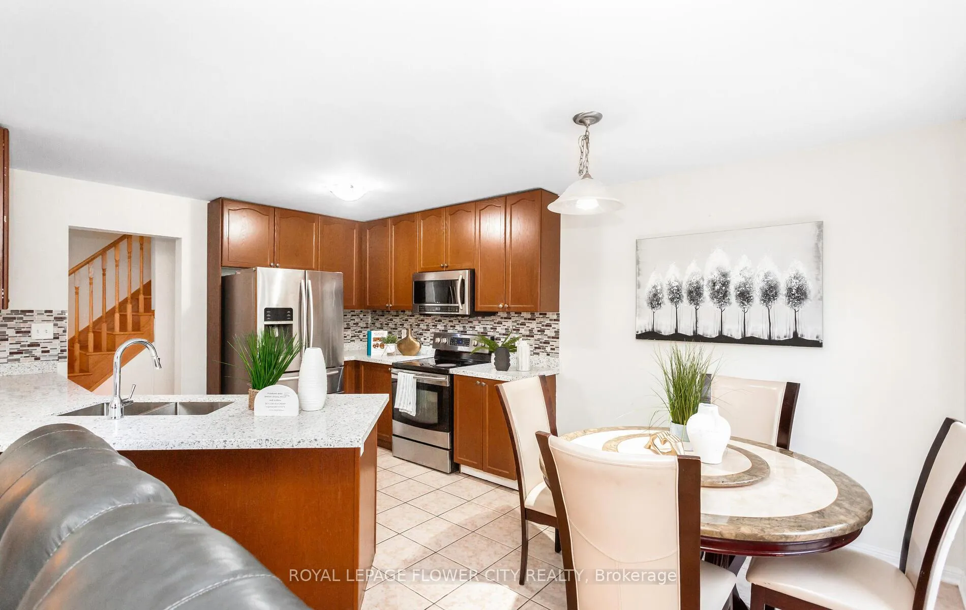 Photo 11 of 47 Haverty Trail, Brampton, Northwest Brampton — HOMEH