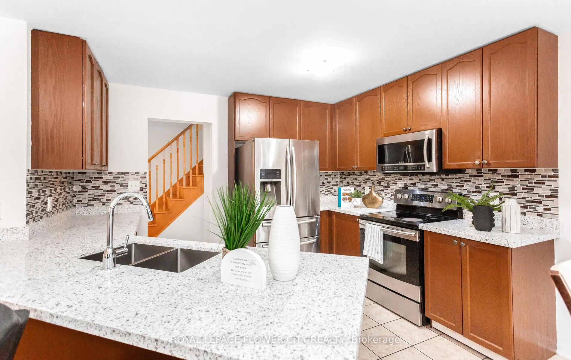 Photo 12 of 47 Haverty Trail, Brampton, Northwest Brampton — HOMEH