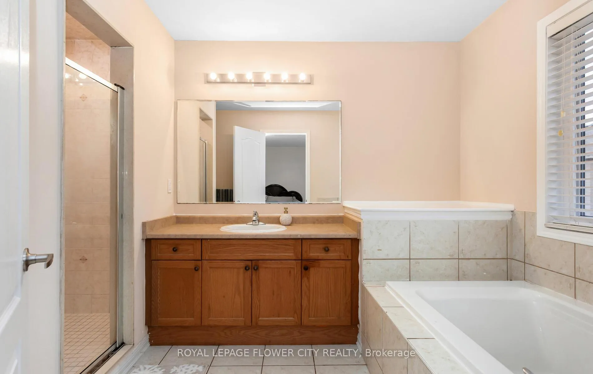 Photo 19 of 47 Haverty Trail, Brampton, Northwest Brampton — HOMEH