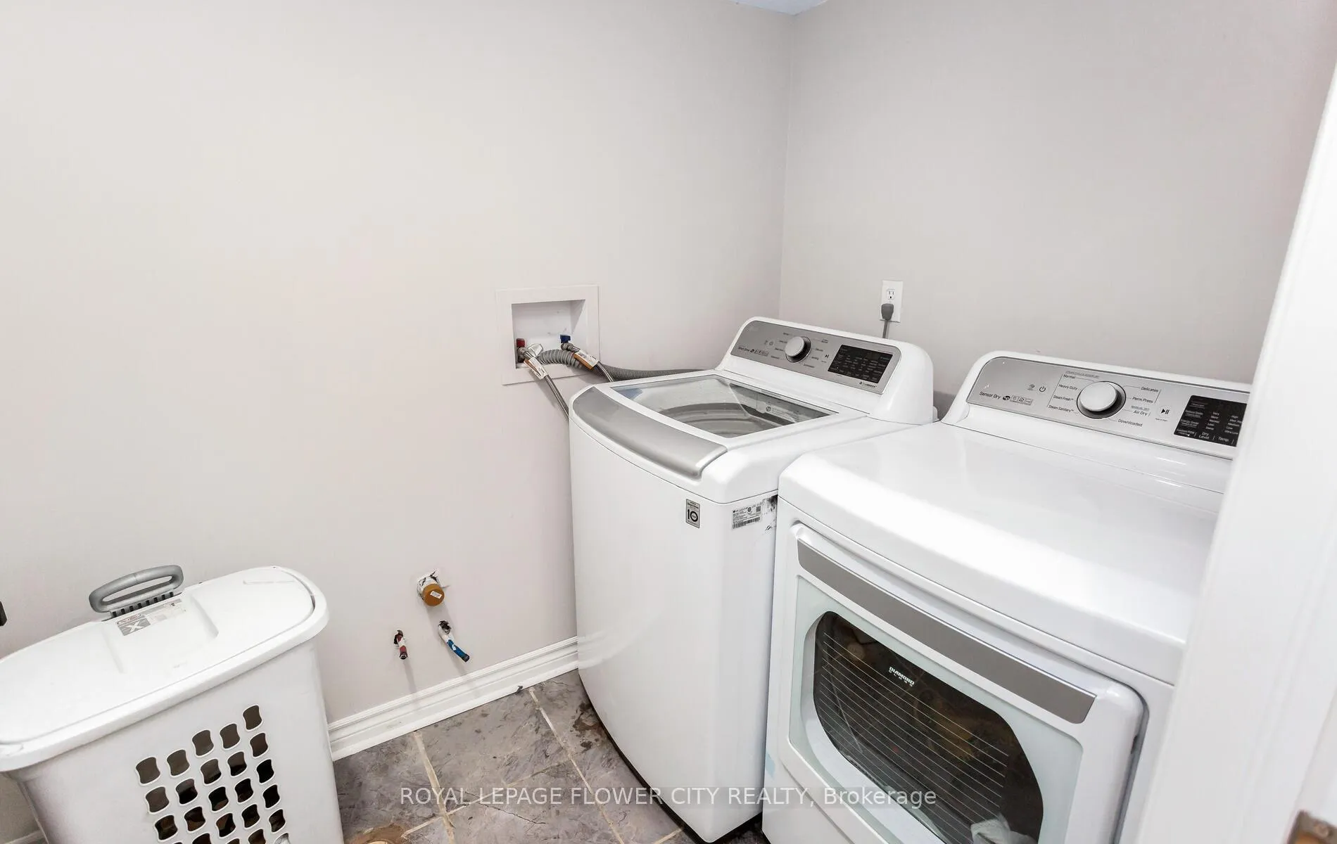 Photo 34 of 47 Haverty Trail, Brampton, Northwest Brampton — HOMEH