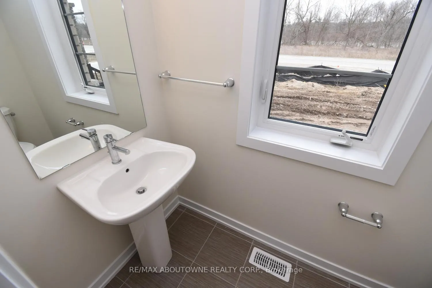 Photo 22 of 2 Sundin Drive, Haldimand — HOMEH
