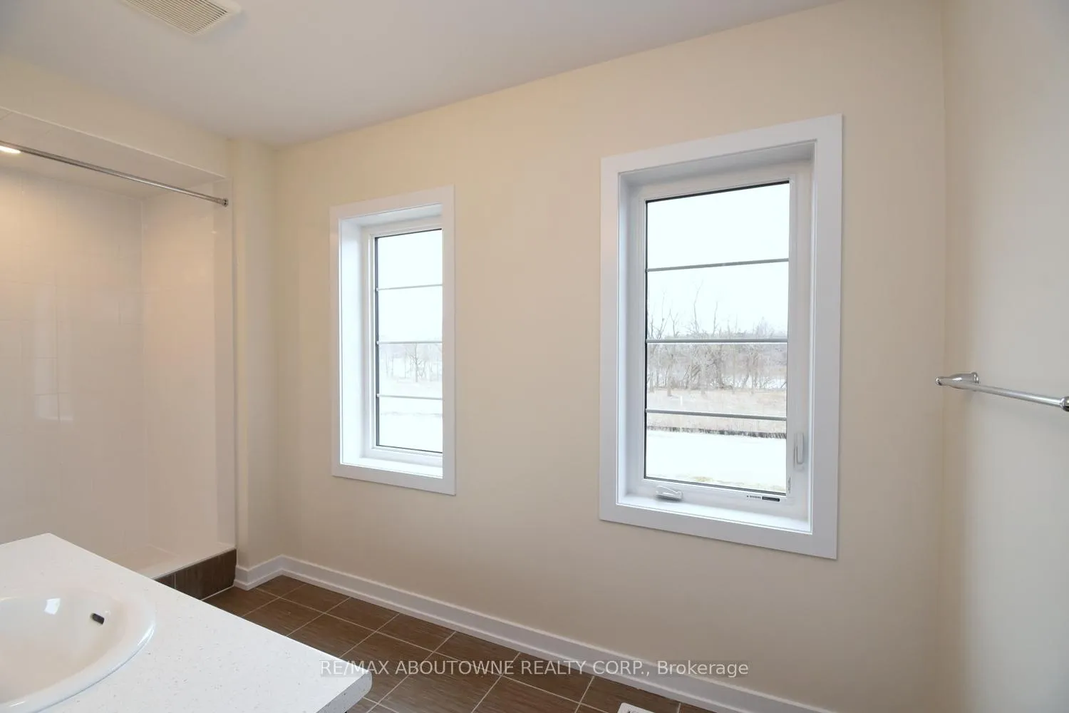 Photo 29 of 2 Sundin Drive, Haldimand — HOMEH