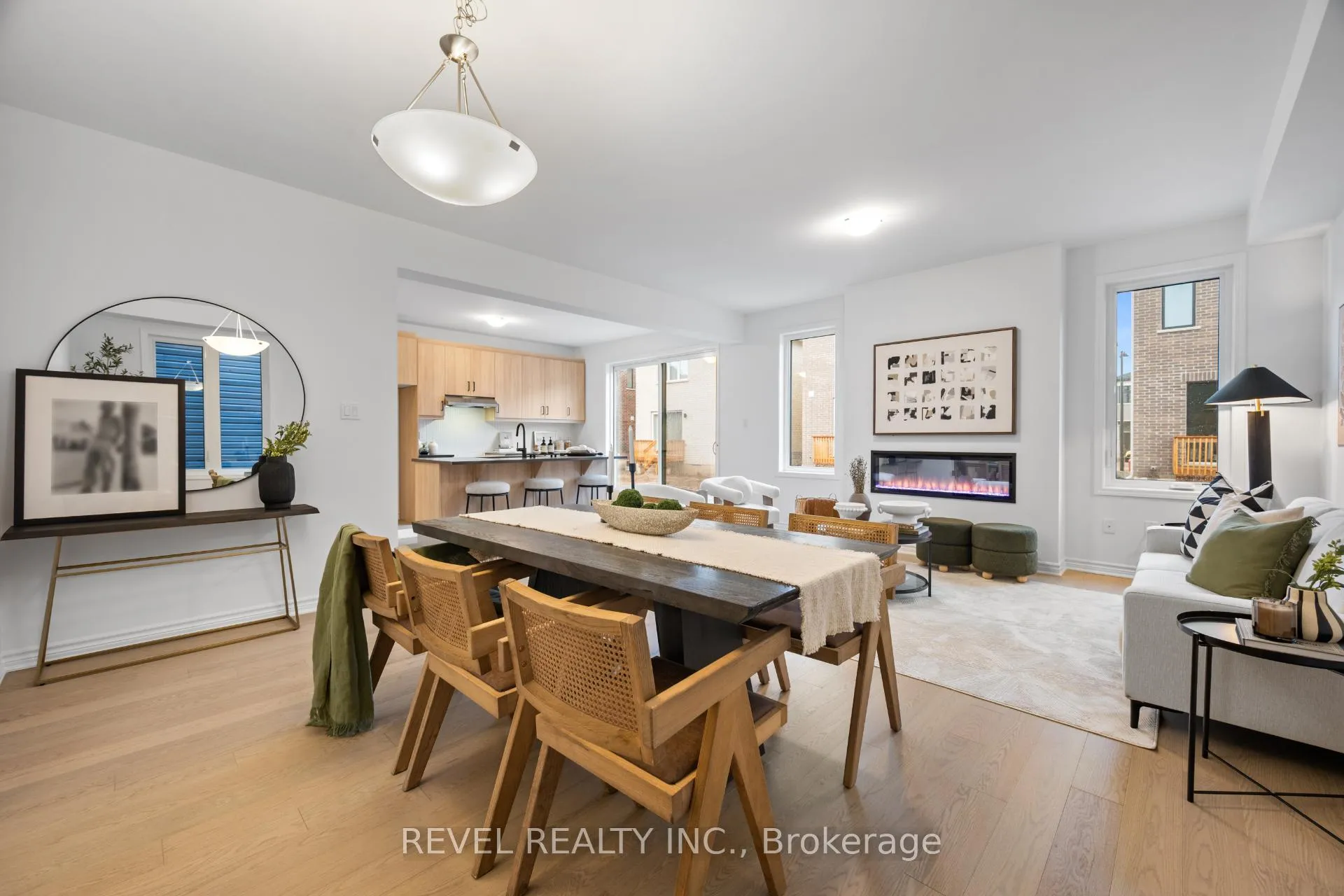 Photo 5 of 1387 Hearns Place, Milton, Bowes — HOMEH
