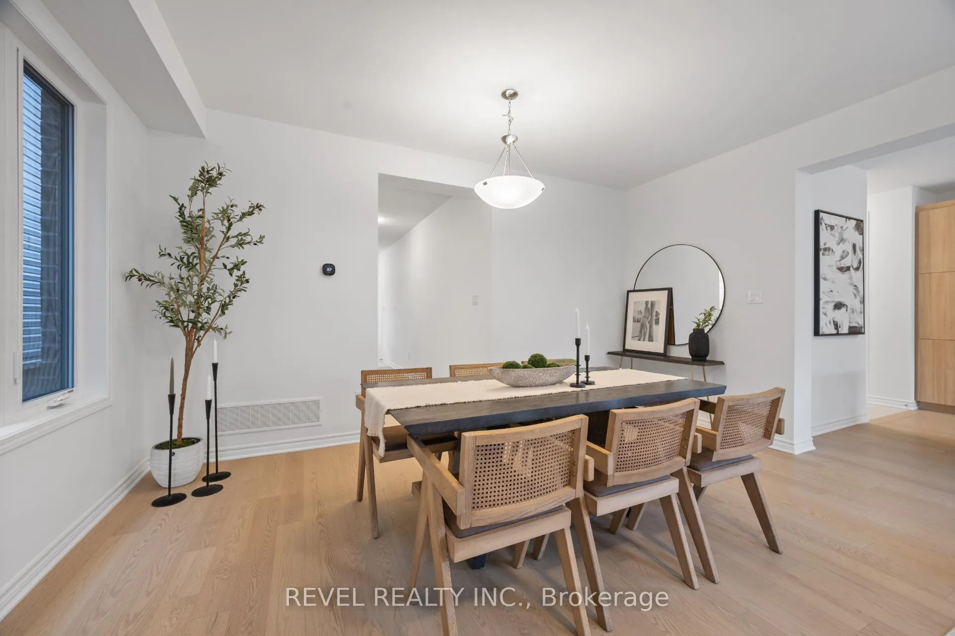 Photo 6 of 1387 Hearns Place, Milton, Bowes — HOMEH