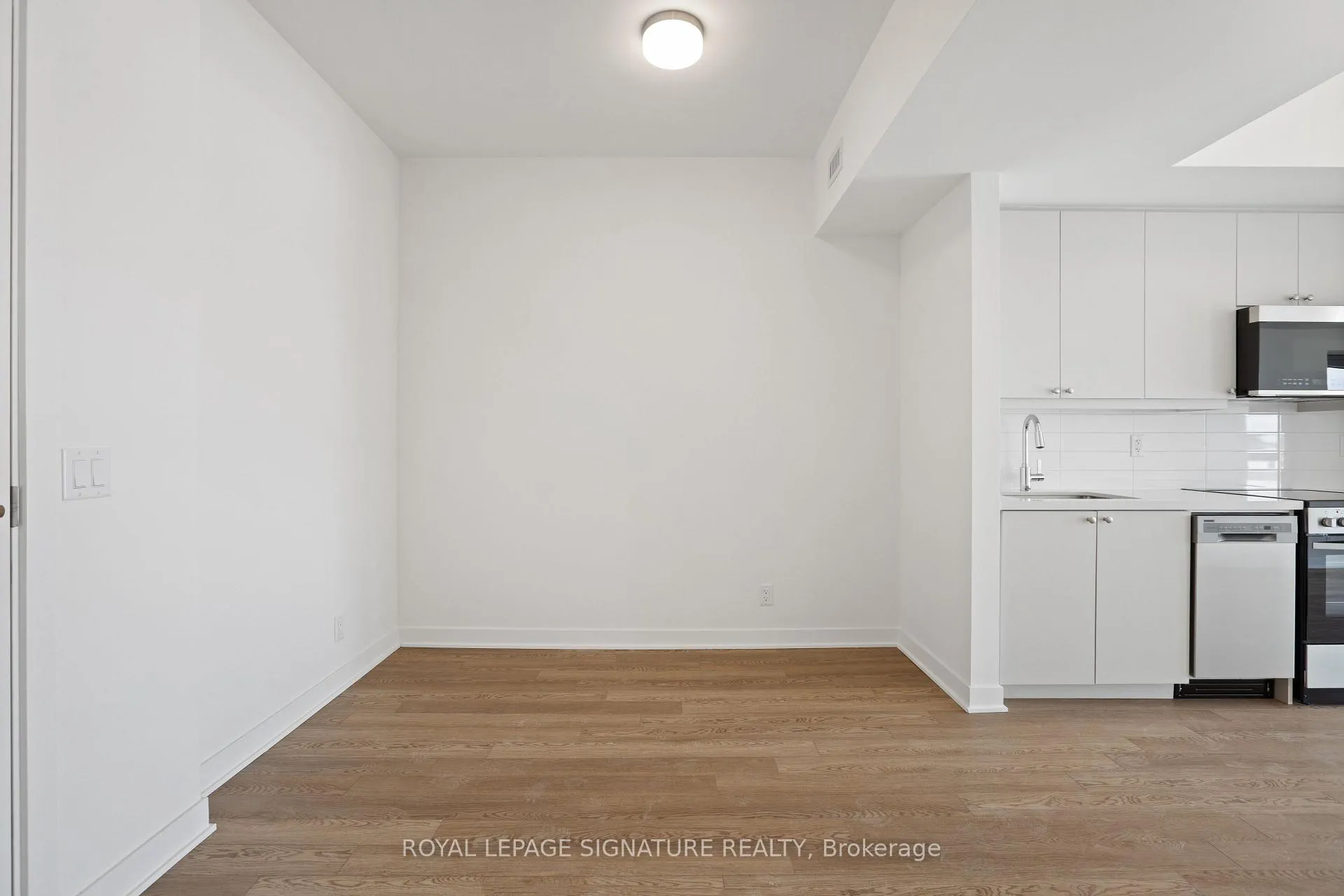 Photo 4 of Unit 501, 51 Clarington Boulevard, Clarington, Bowmanville — HOMEH