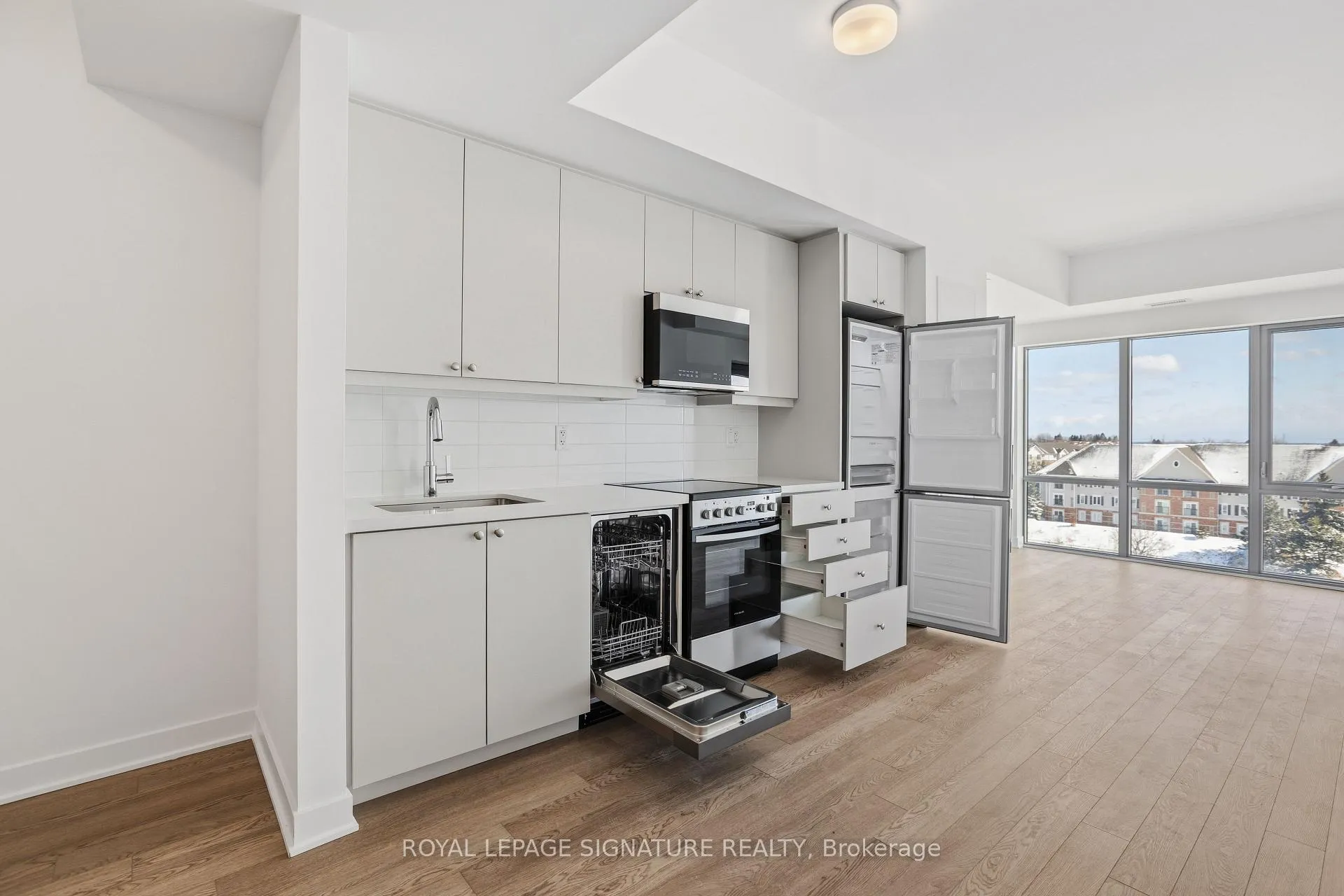 Photo 10 of Unit 501, 51 Clarington Boulevard, Clarington, Bowmanville — HOMEH