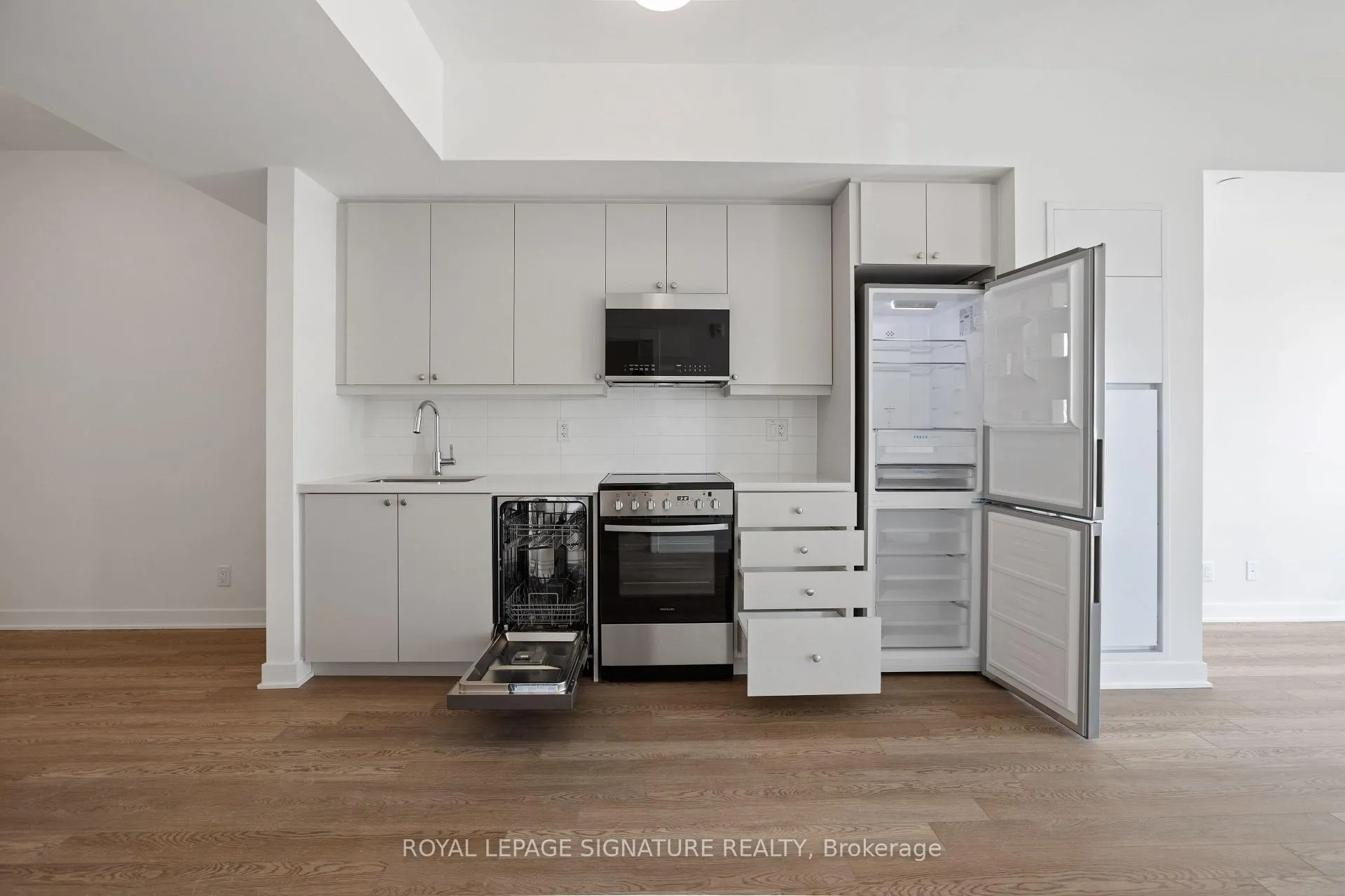Photo 11 of Unit 501, 51 Clarington Boulevard, Clarington, Bowmanville — HOMEH