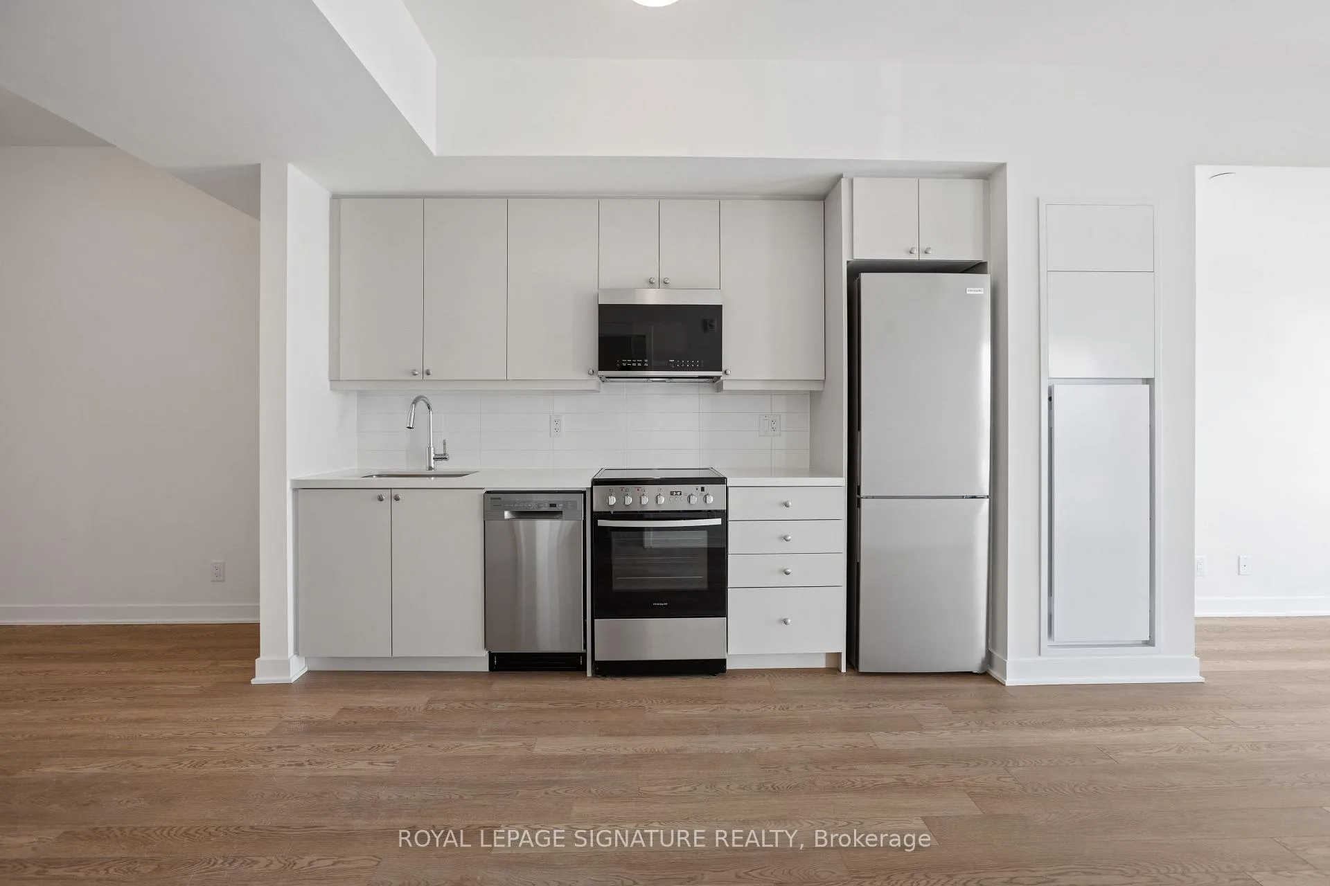 Photo 12 of Unit 501, 51 Clarington Boulevard, Clarington, Bowmanville — HOMEH