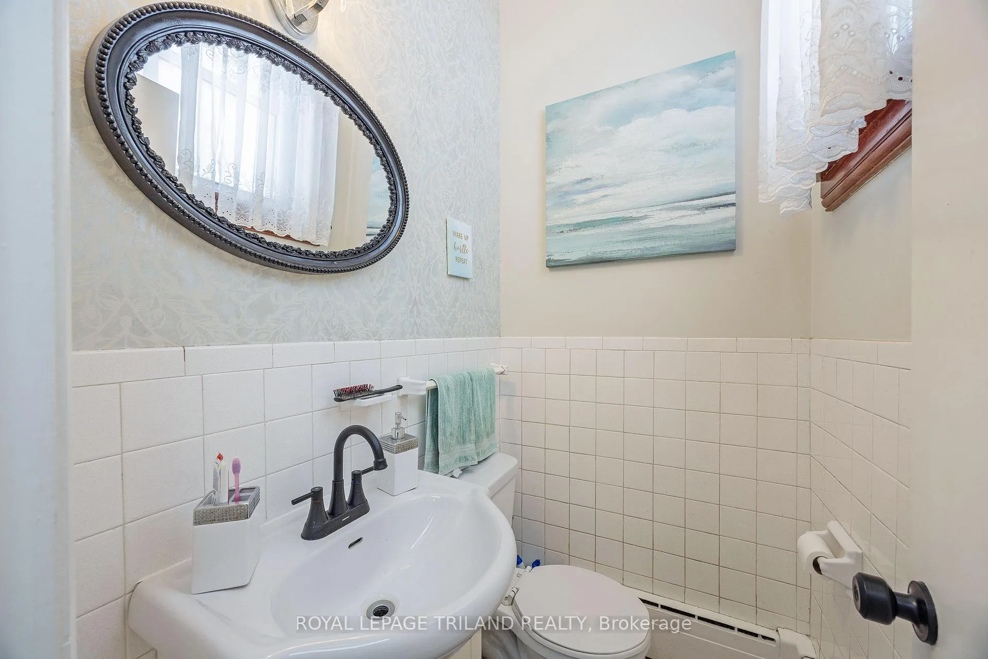 Photo 8 of 81 Wellington Street, St. Thomas — HOMEH