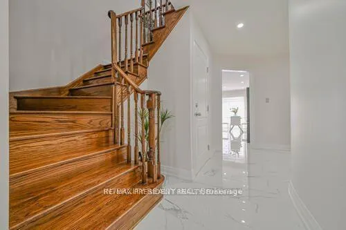 Photo 5 of 3 Rambling Oak Drive, Brampton, Fletcher's Meadow — HOMEH