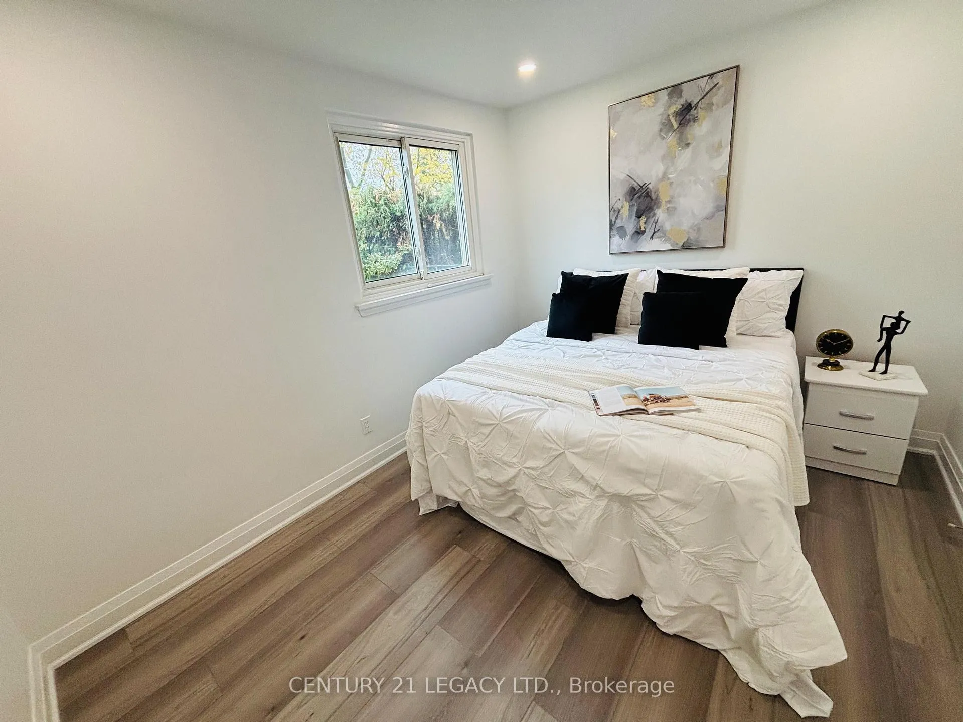 Photo 6 of 26 Epsom Downs Drive, Brampton, Southgate — HOMEH