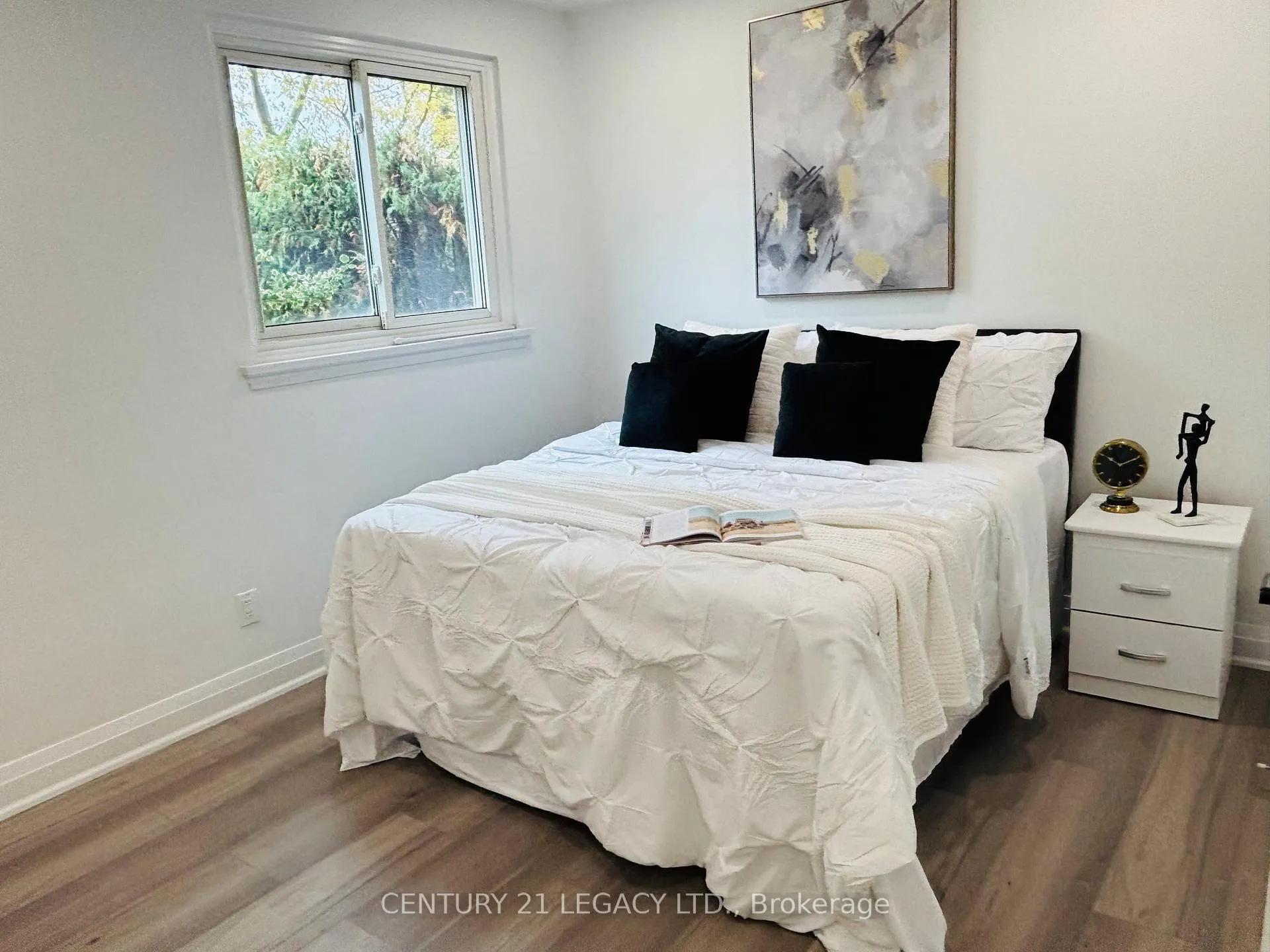 Photo 7 of 26 Epsom Downs Drive, Brampton, Southgate — HOMEH
