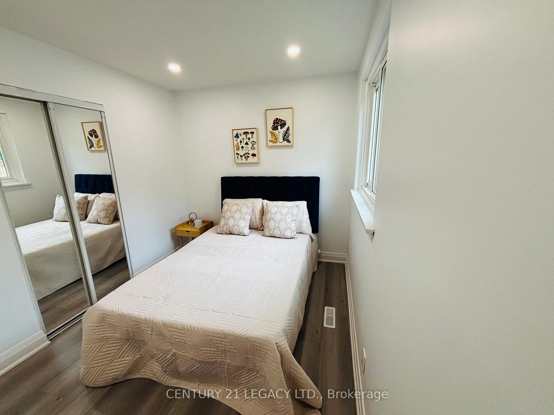 Photo 8 of 26 Epsom Downs Drive, Brampton, Southgate — HOMEH