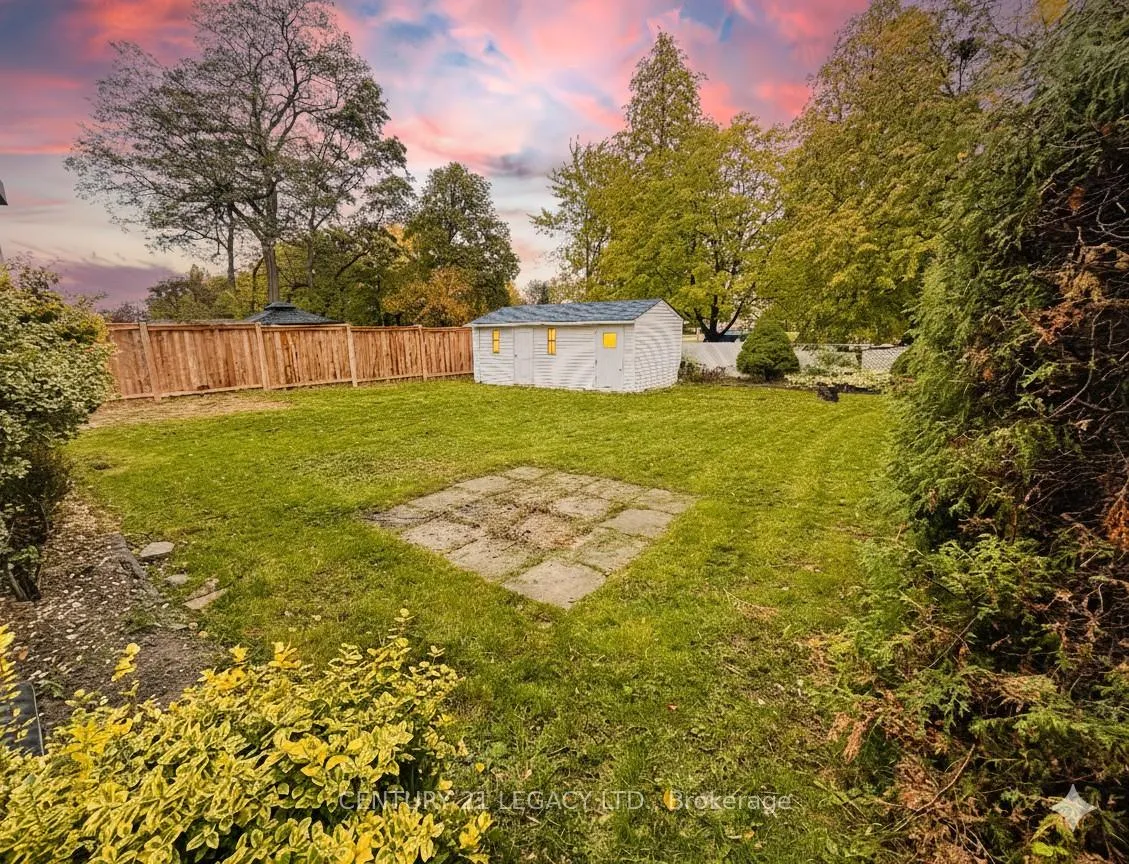 Photo 18 of 26 Epsom Downs Drive, Brampton, Southgate — HOMEH