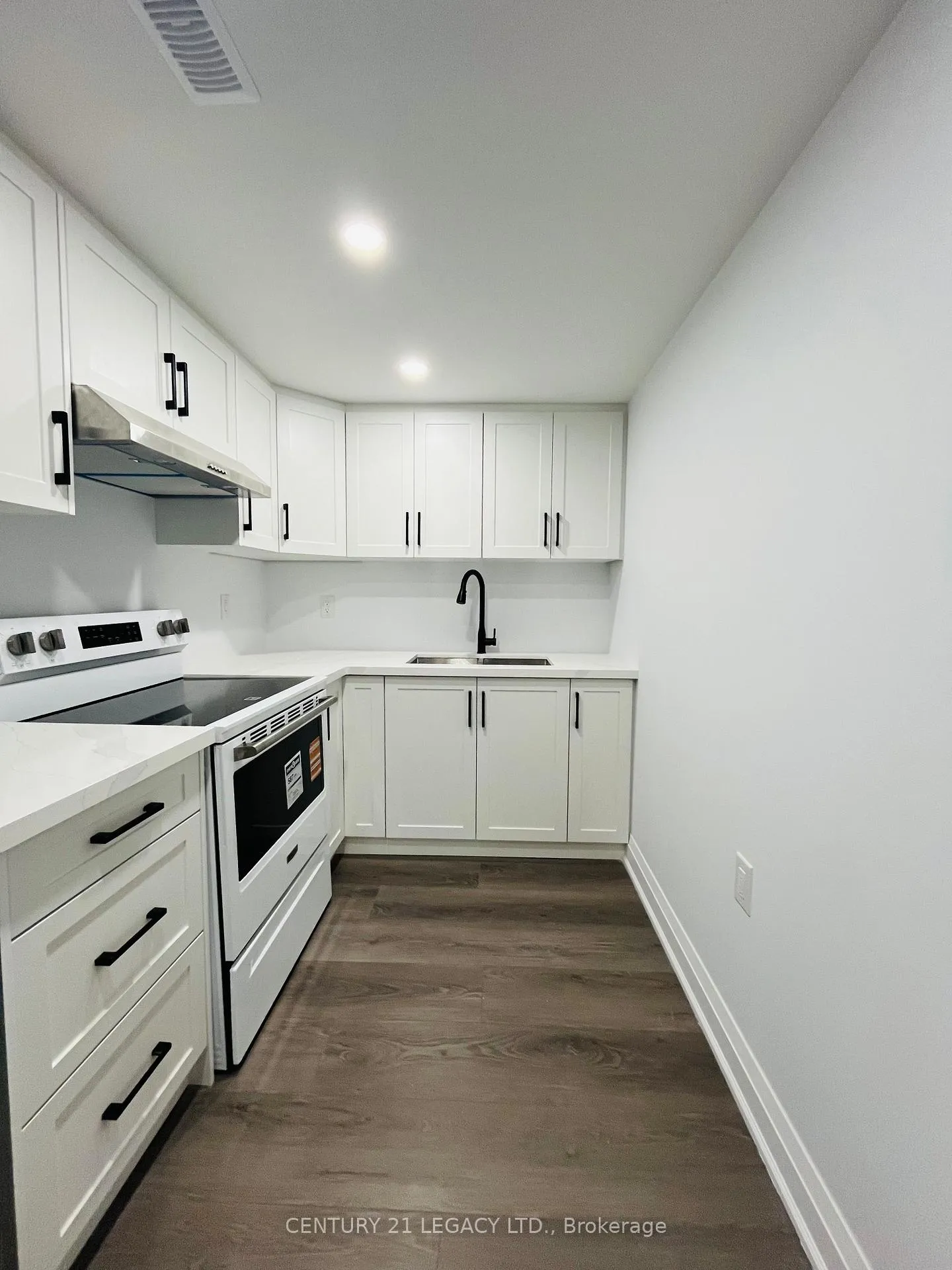 Photo 20 of 26 Epsom Downs Drive, Brampton, Southgate — HOMEH