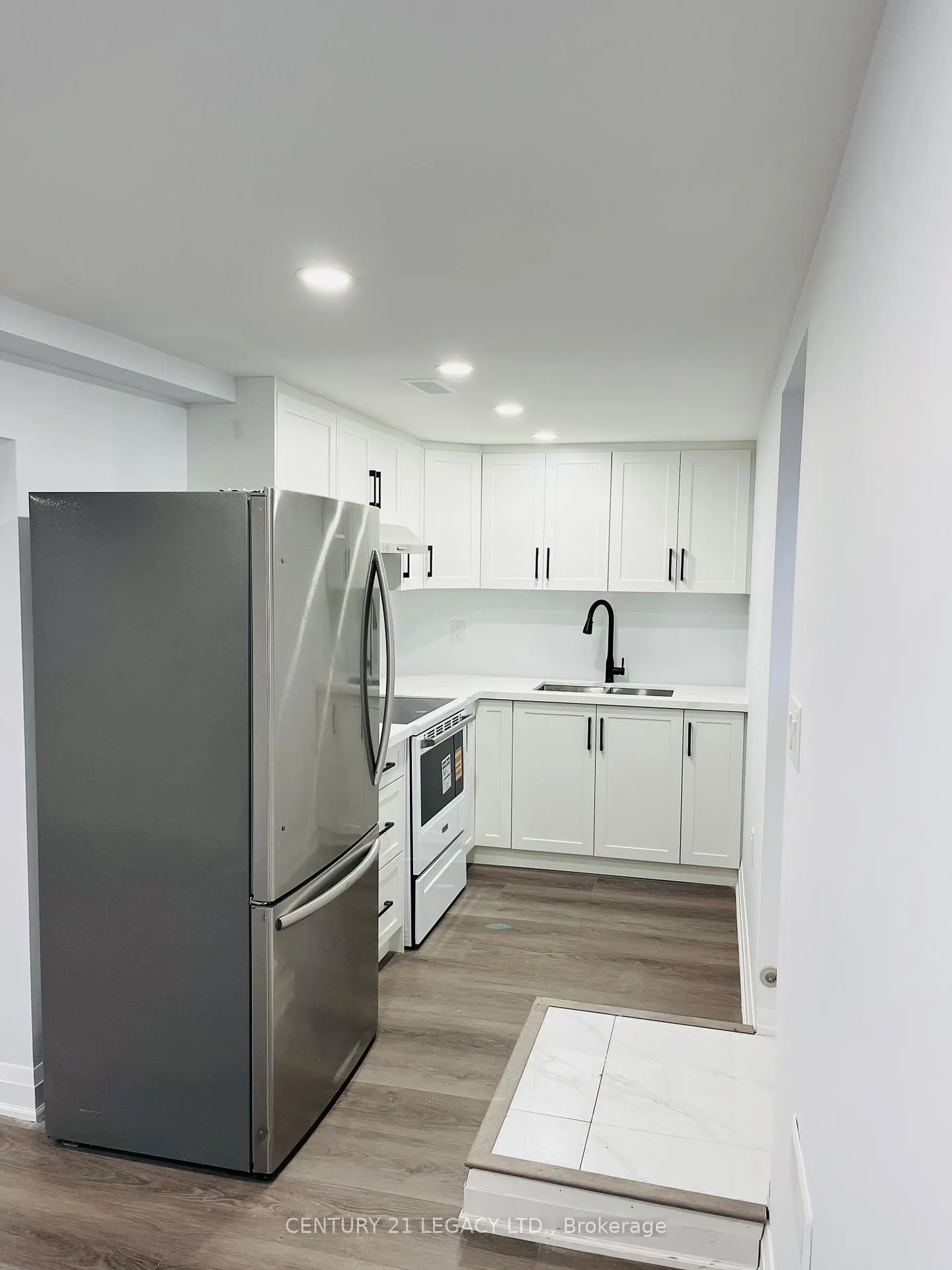 Photo 21 of 26 Epsom Downs Drive, Brampton, Southgate — HOMEH