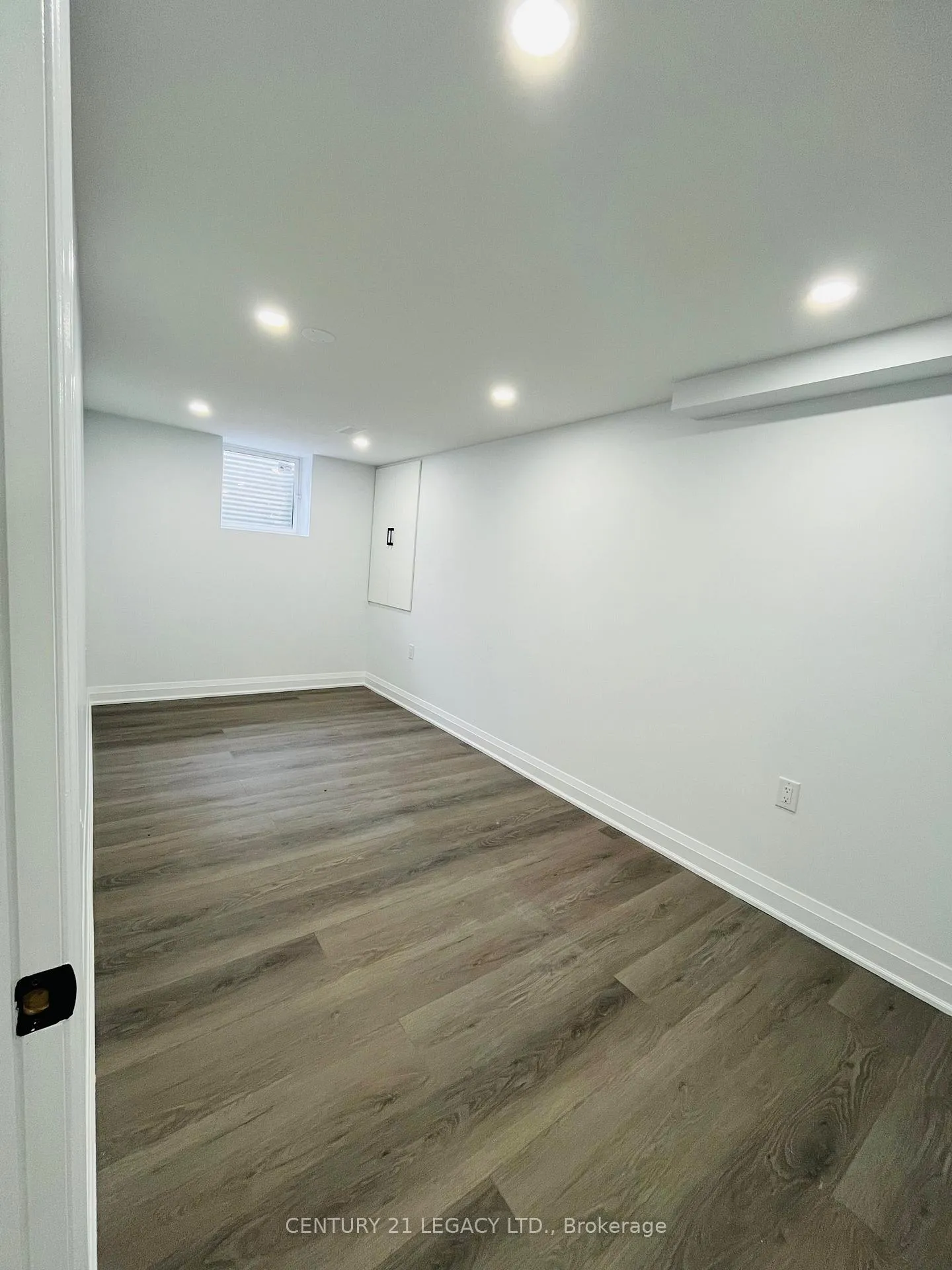 Photo 24 of 26 Epsom Downs Drive, Brampton, Southgate — HOMEH