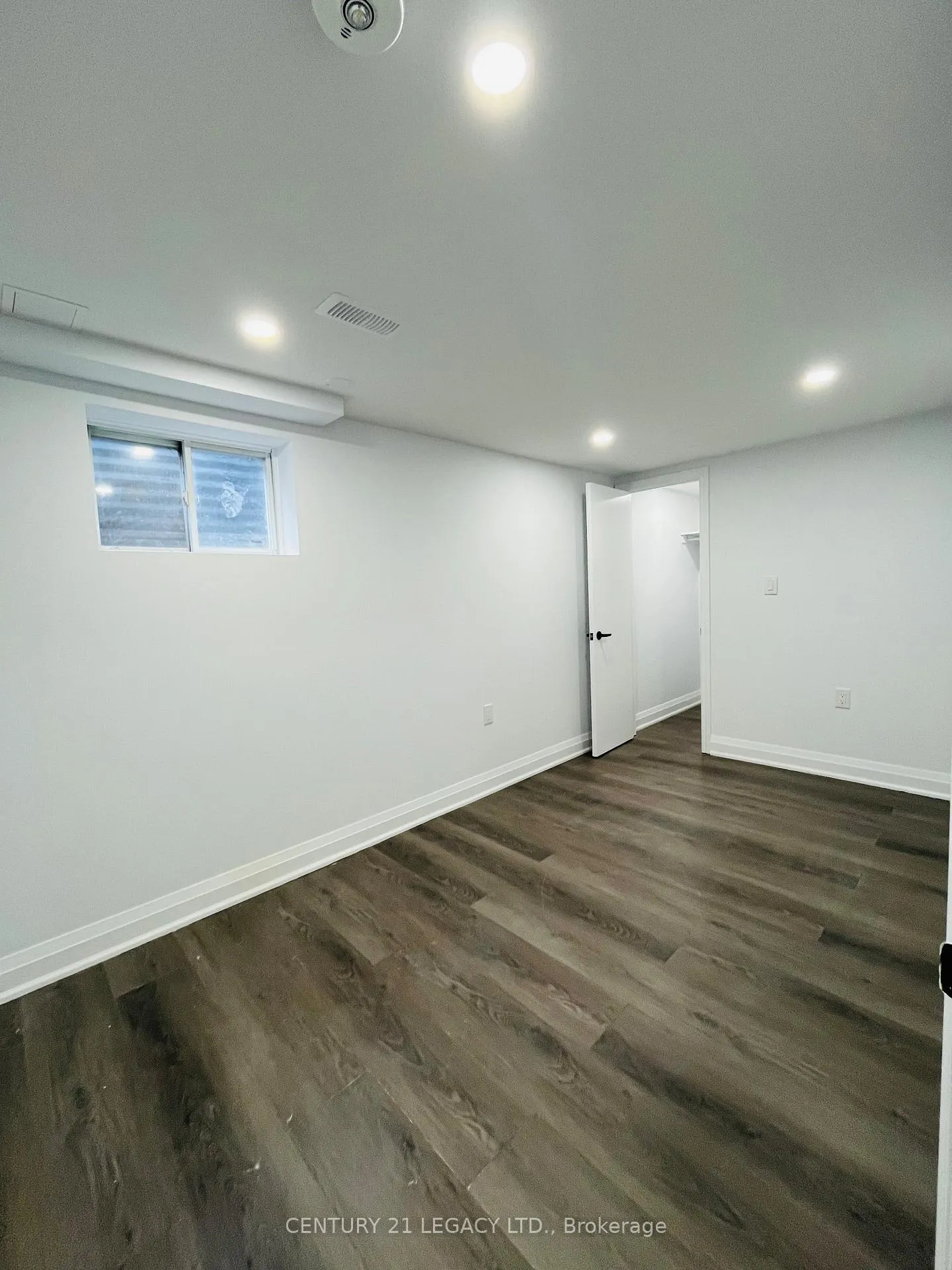 Photo 25 of 26 Epsom Downs Drive, Brampton, Southgate — HOMEH