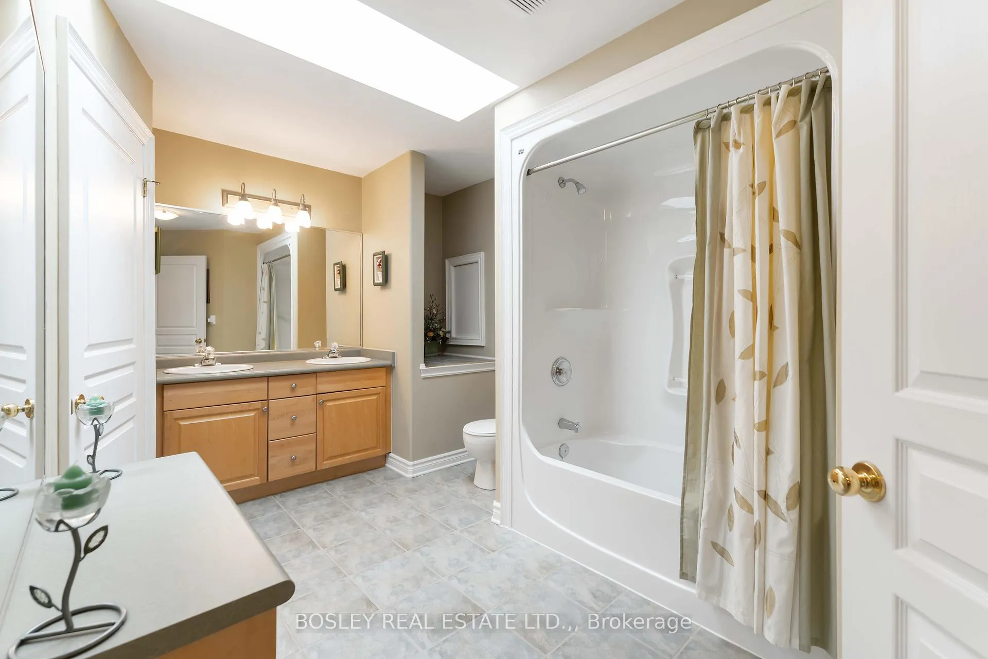Photo 21 of Unit 14, 308 Queenston Street, St. Catharines, Oakdale — HOMEH