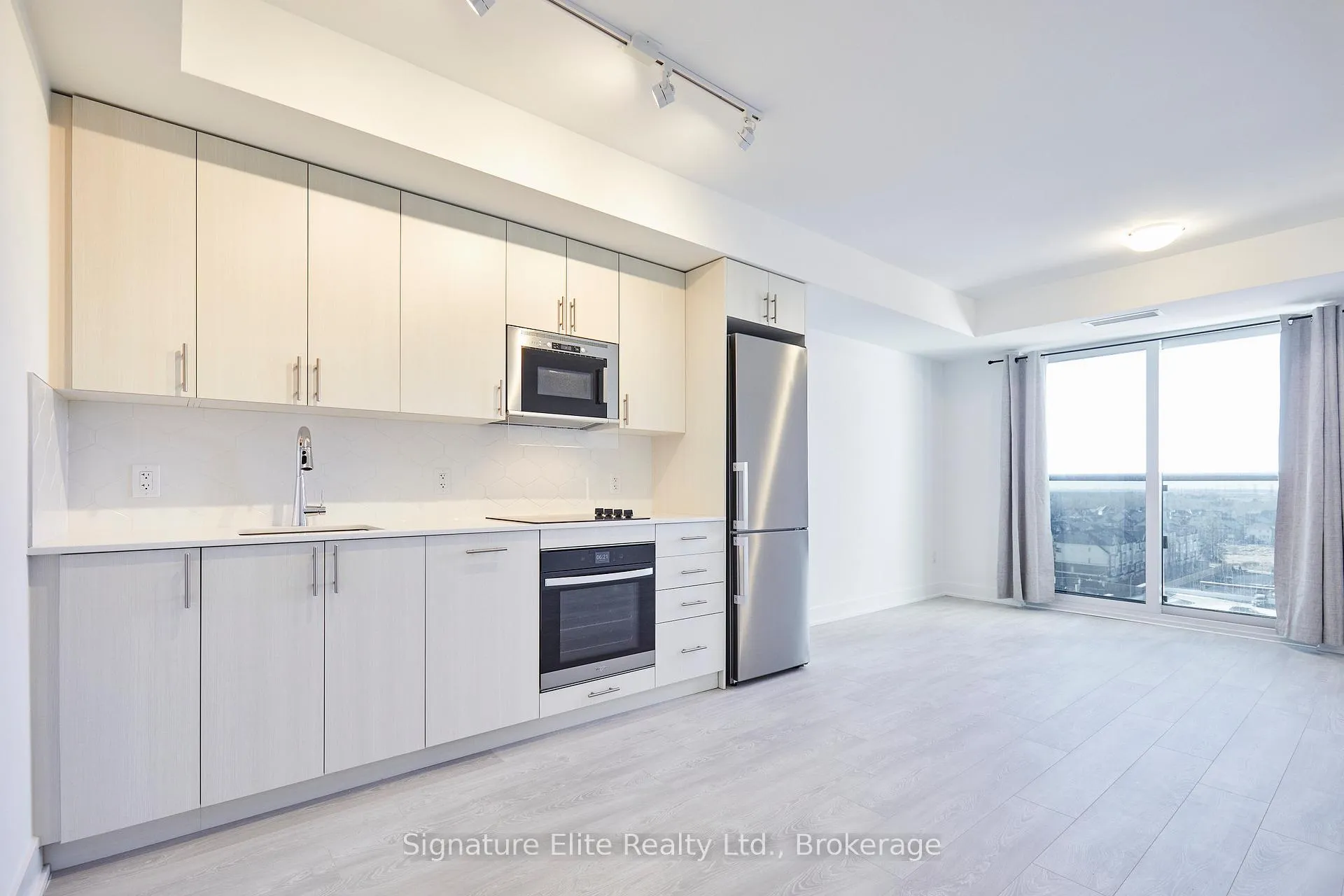 Photo 2 of Unit 809, 2545 Simcoe Street N, Oshawa, Windfields — HOMEH