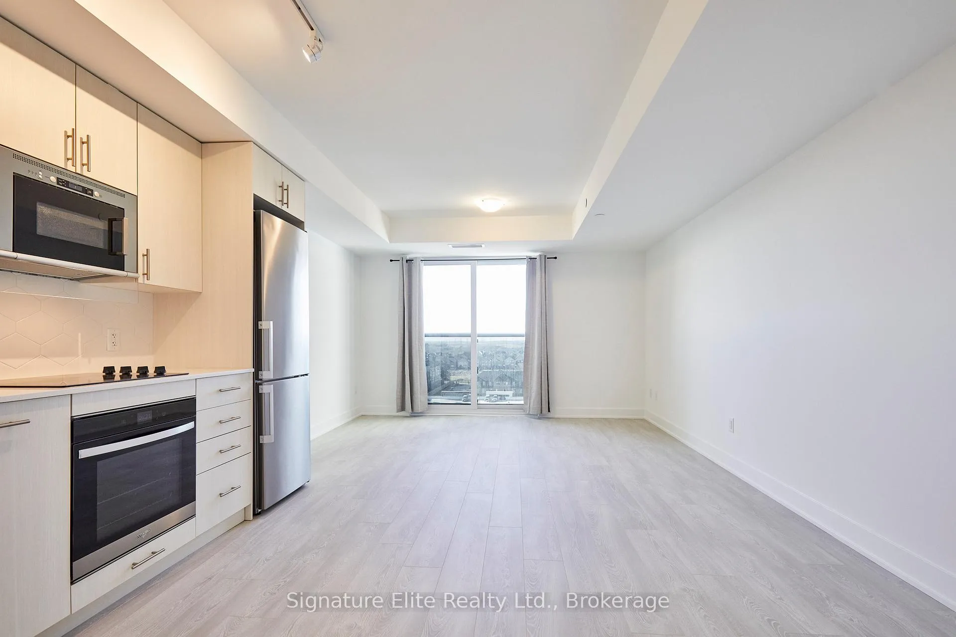 Photo 3 of Unit 809, 2545 Simcoe Street N, Oshawa, Windfields — HOMEH