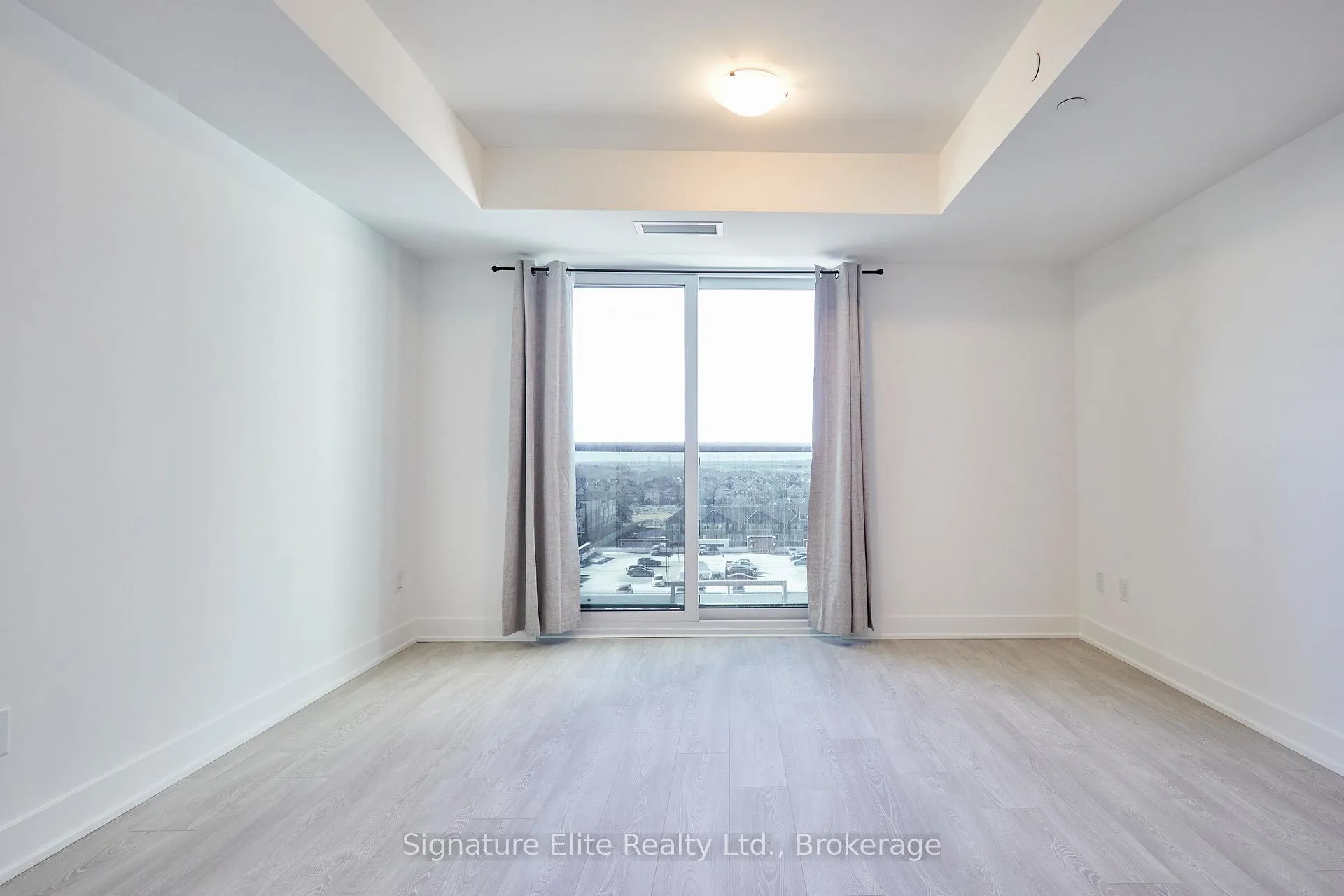 Photo 4 of Unit 809, 2545 Simcoe Street N, Oshawa, Windfields — HOMEH