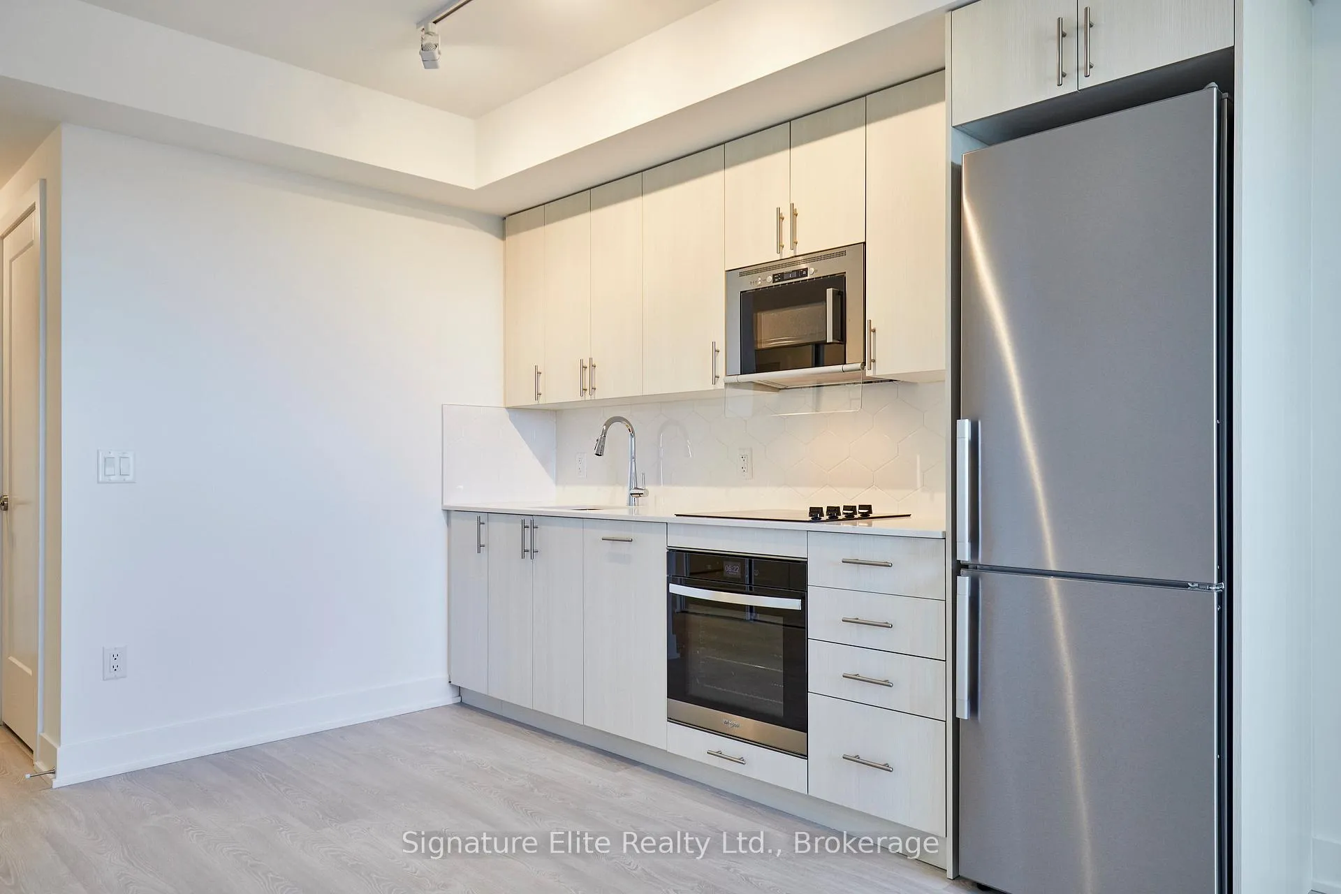 Photo 9 of Unit 809, 2545 Simcoe Street N, Oshawa, Windfields — HOMEH