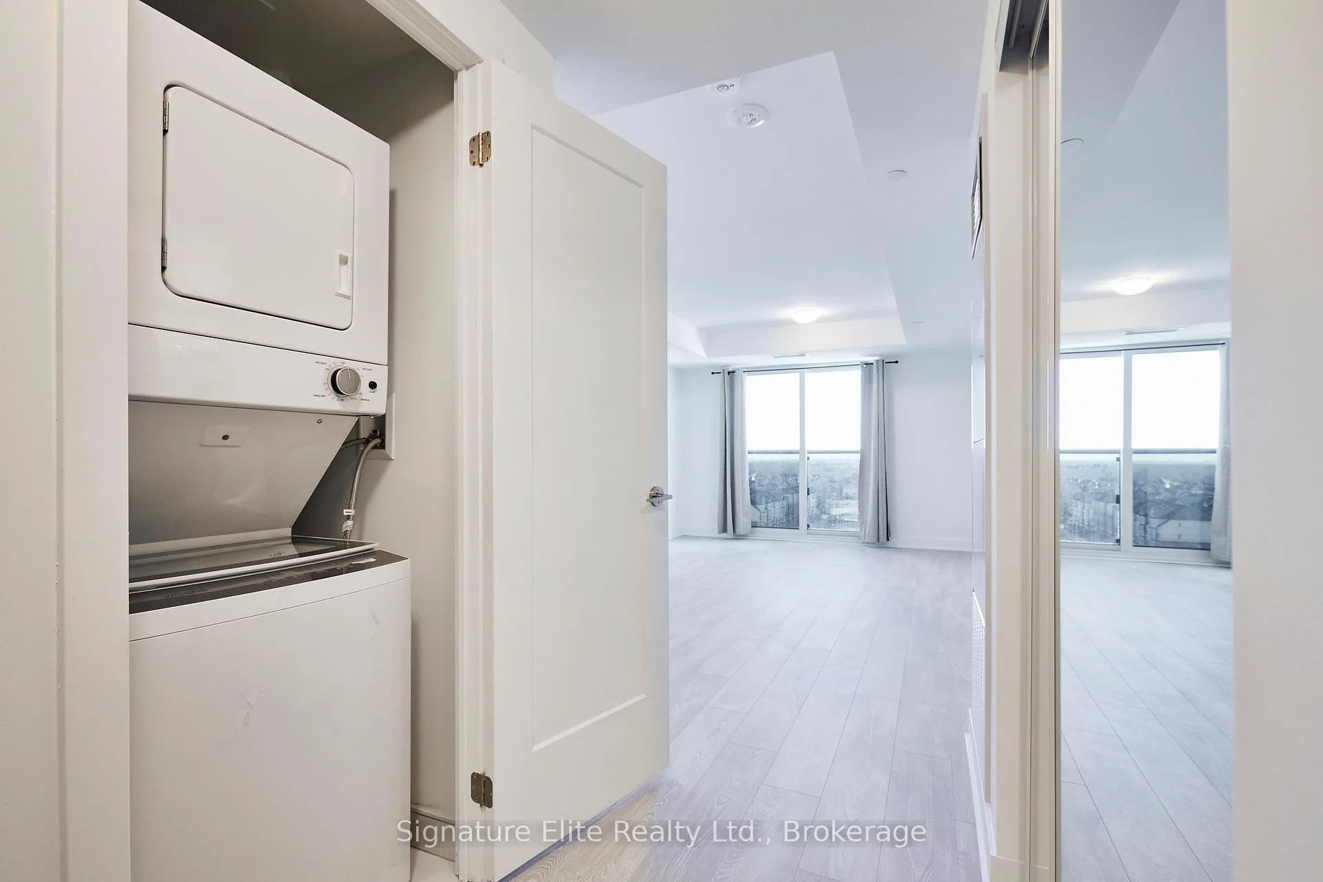 Photo 12 of Unit 809, 2545 Simcoe Street N, Oshawa, Windfields — HOMEH